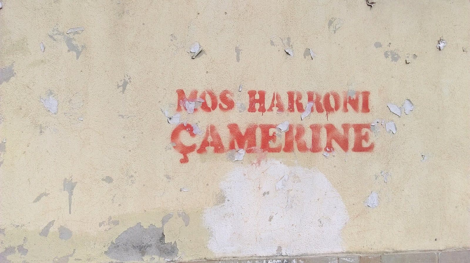 Cameria graffiti in Korce