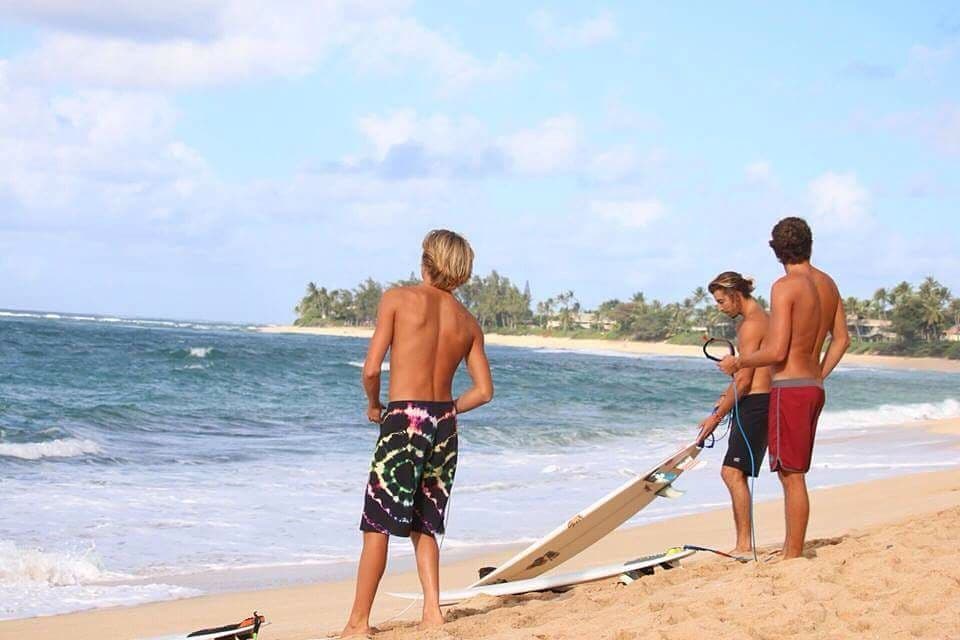 Amazing to be surfing and learning with this crew 🔥