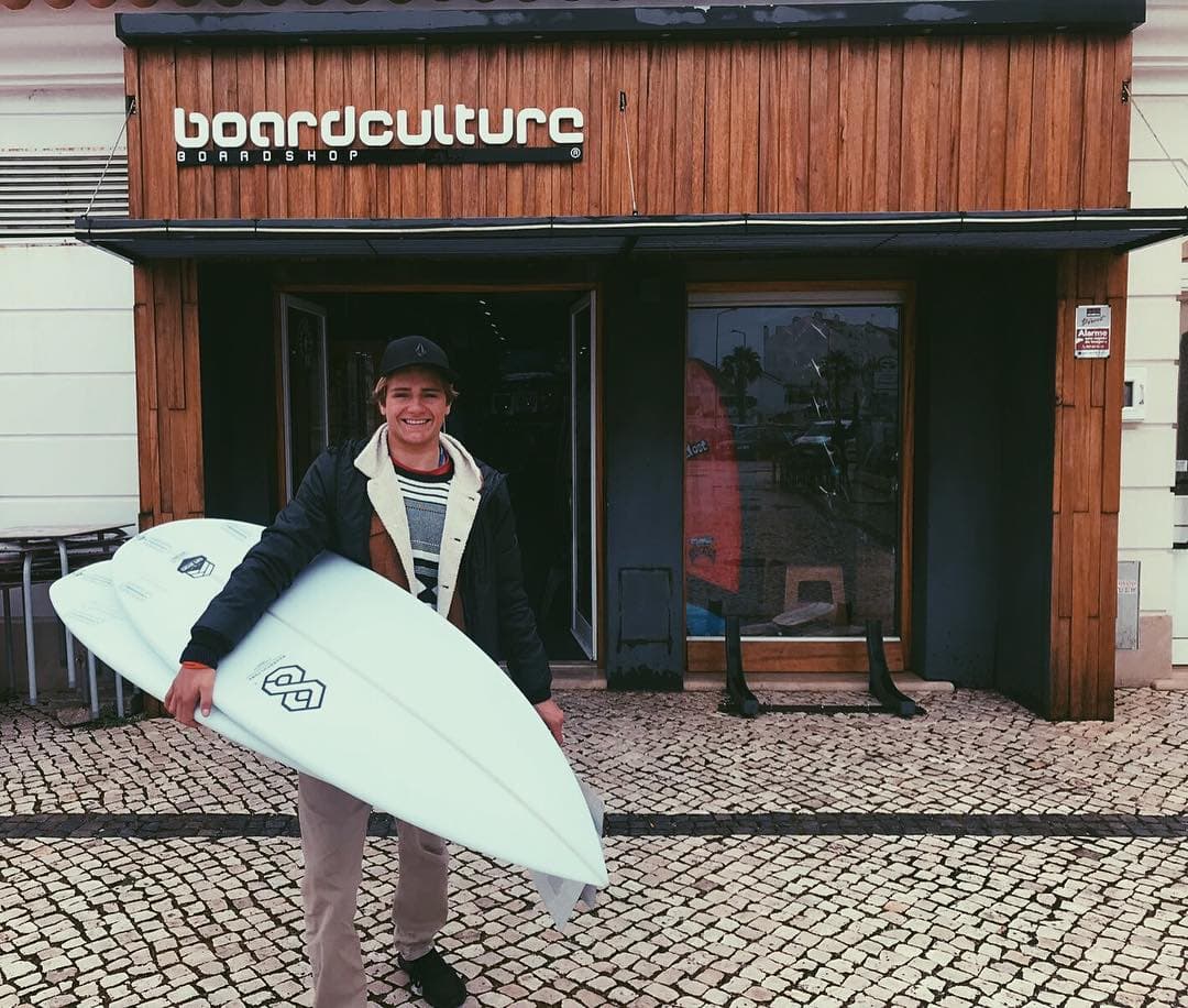 New weapons looking good, big thanks @boardculturesurf and @gramanha_shaper for putting…