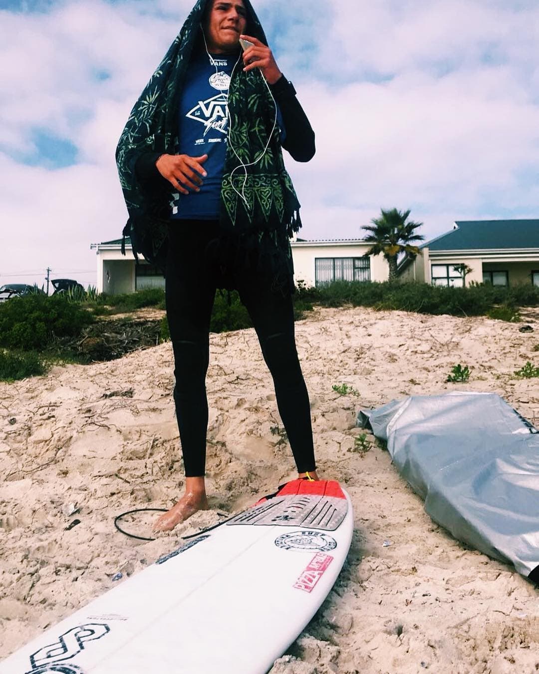 Into round 2 in the @wsl.qs, cheers every one for the messages 🙏👌 📸 @pedromlcoelho