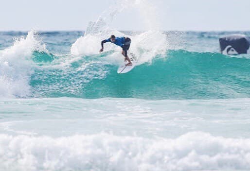 Tricky conditions at @boardmasters but pulling out a few scores, into Round 4 🔥🌊 📸 @…