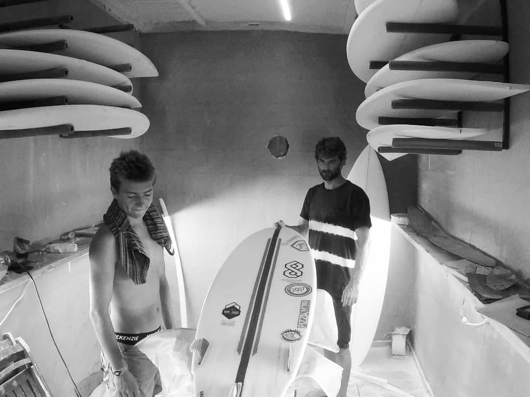 Had the opportunity to spend some time with @lenguitasurf hand shaper to study some sha…