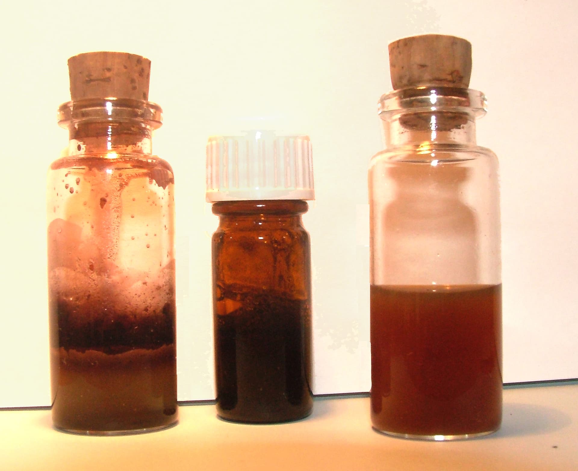 Eisengallustinte Essenzen I und II und Tinte