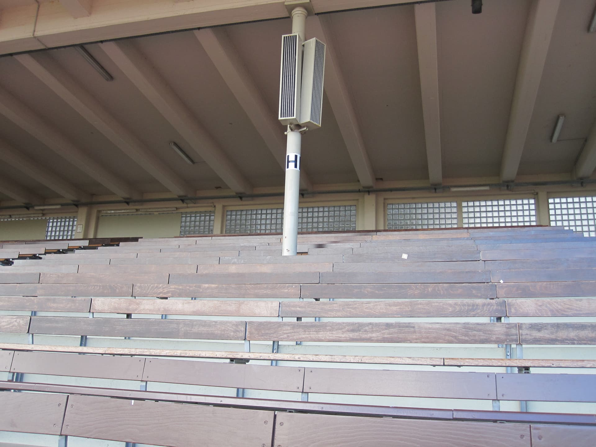 StadionRoteErdeTribüne1
