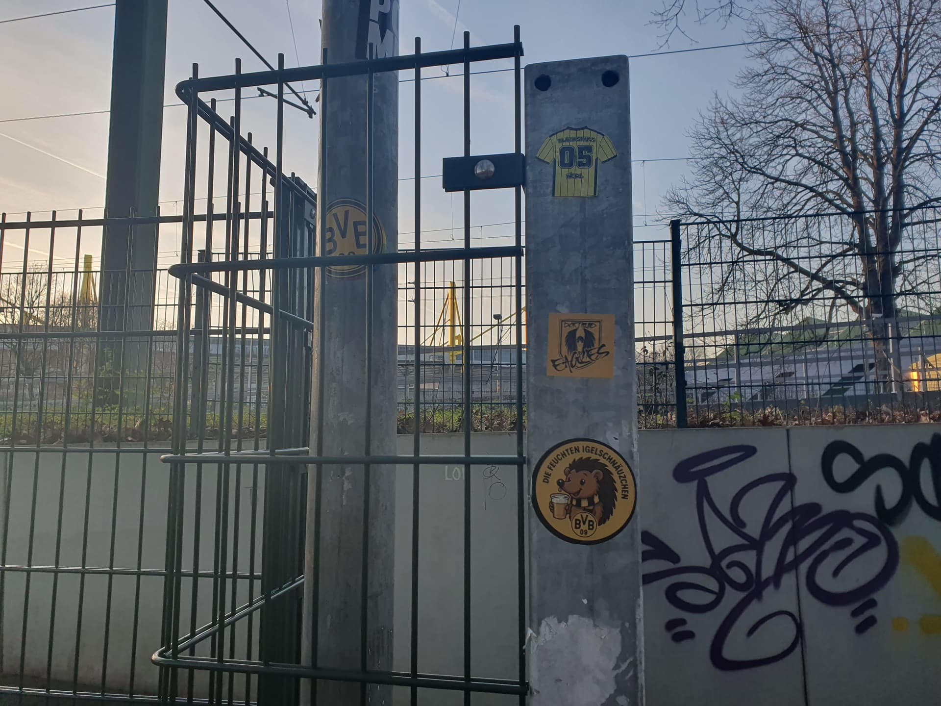 BVB-Aufkleber, Stadtbahn-Haltestelle Westfalenstadion