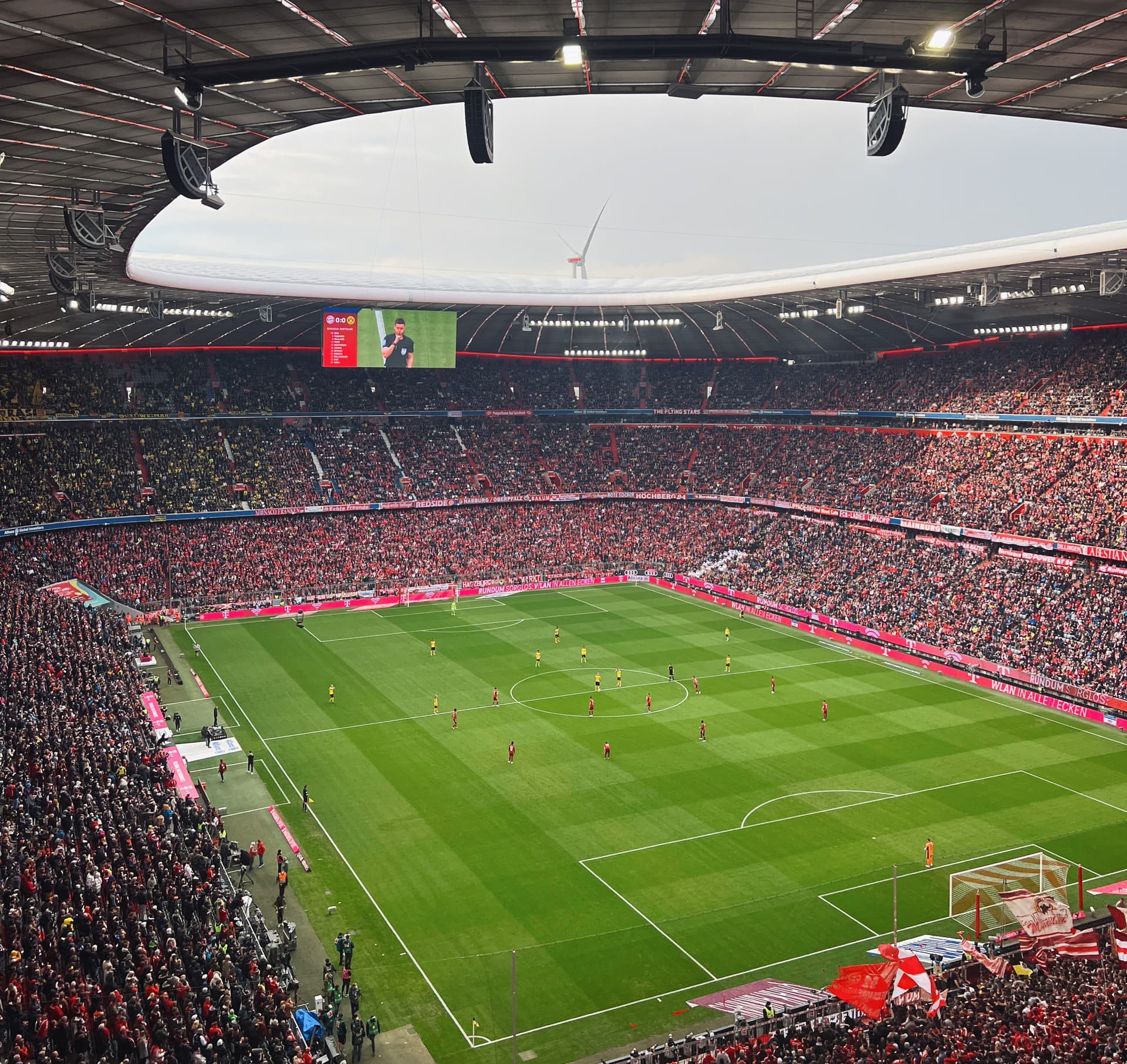 Fußball-Bundesliga 2021-2022 - FC Bayern München vs Borussia Dortmund 001
