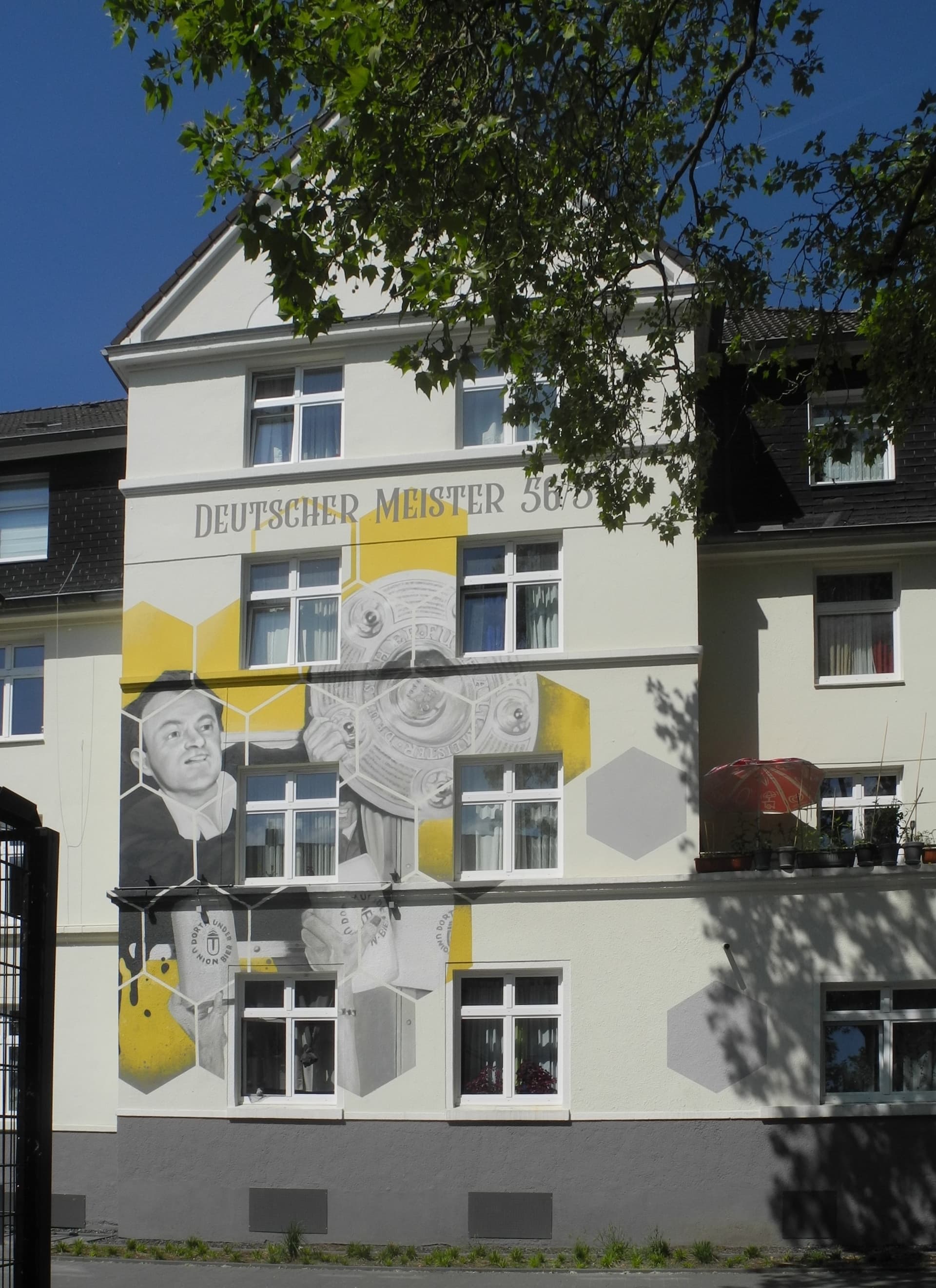 Dortmund, Wohnhof Oesterholzstr. 44 - 54, Nordflügel, rechter Seitenrisalit