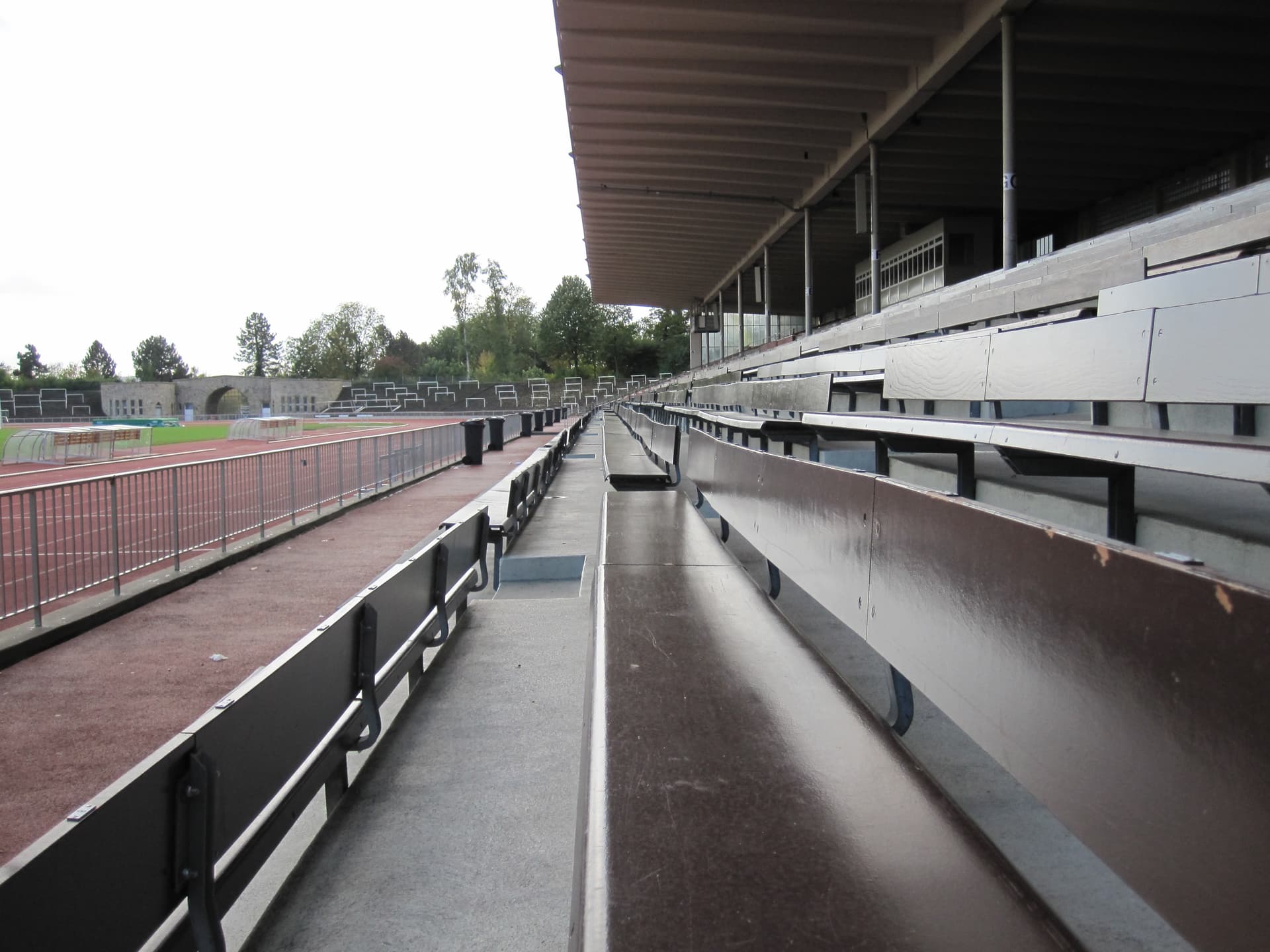StadionRoteErdeTribüne