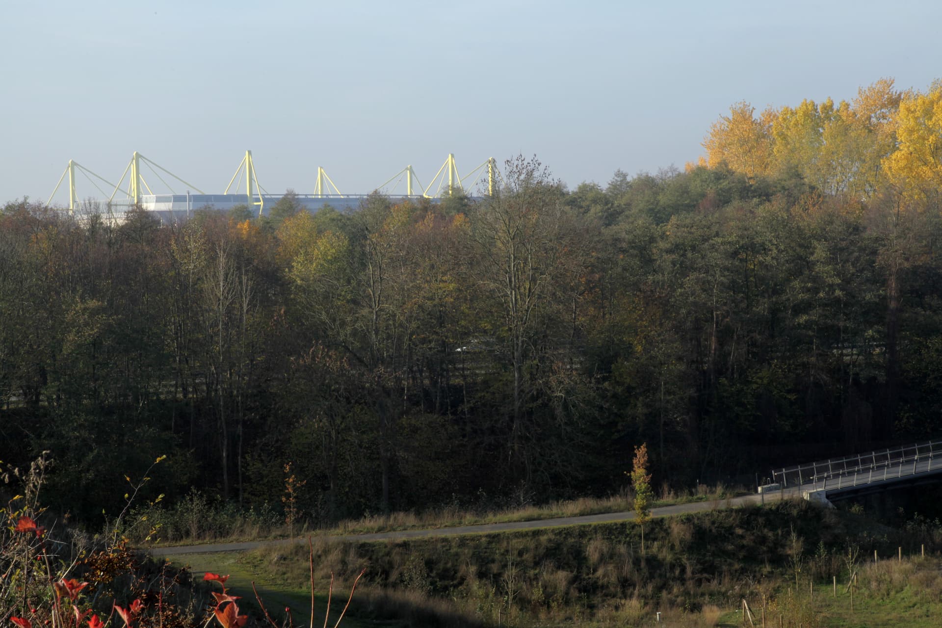 Dortmund - PW-Steinklippenweg+Emscherbrücke + Signal Iduna (Phoenixpark) 01 ies
