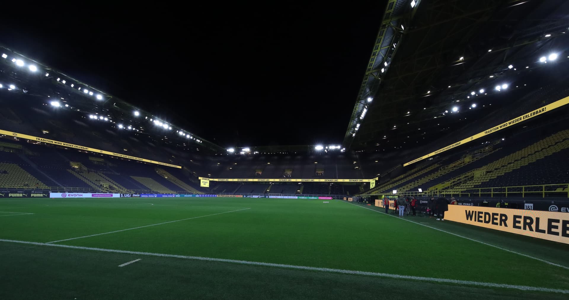 2022-11-11 Borussia Dortund II gegen FC Erzgebirge Aue (3. Liga 2022-23) by Sandro Halank–001