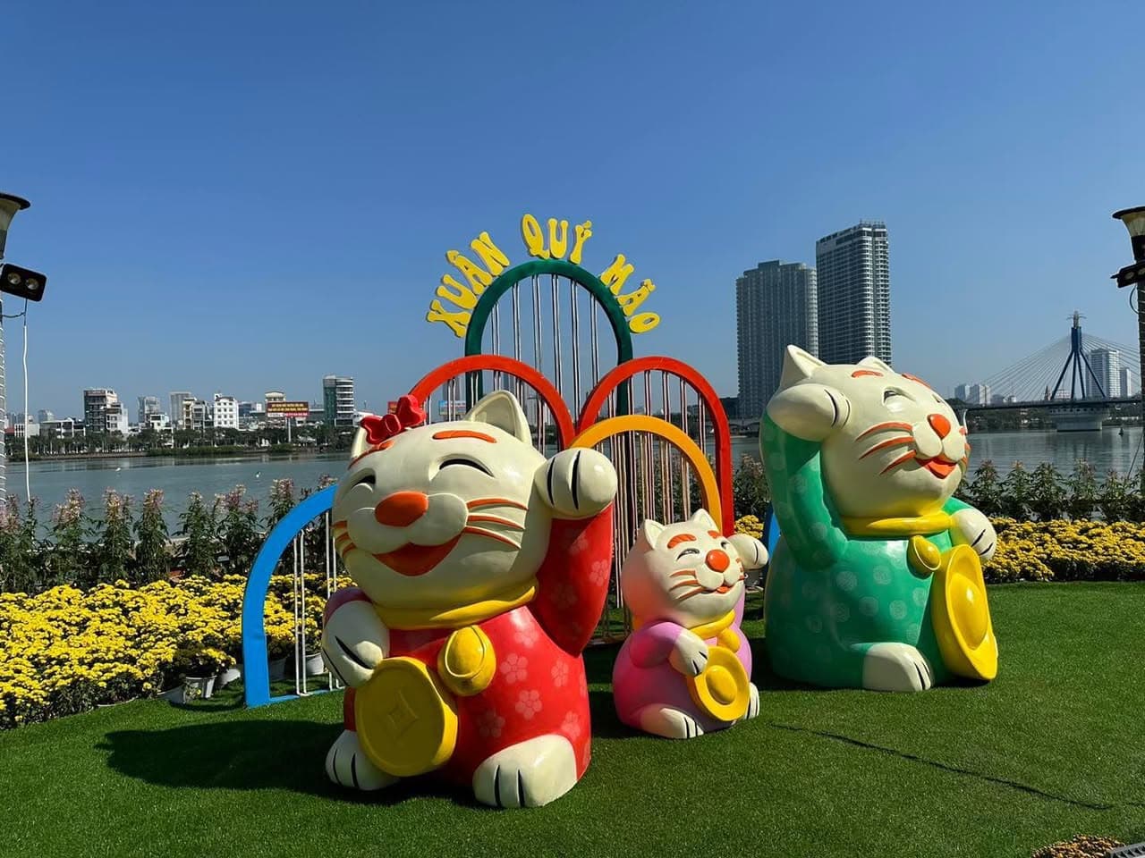 Thành phố Đà Nẵng rực rỡ hoa Tết Quý Mão 2023 (6 of 7)