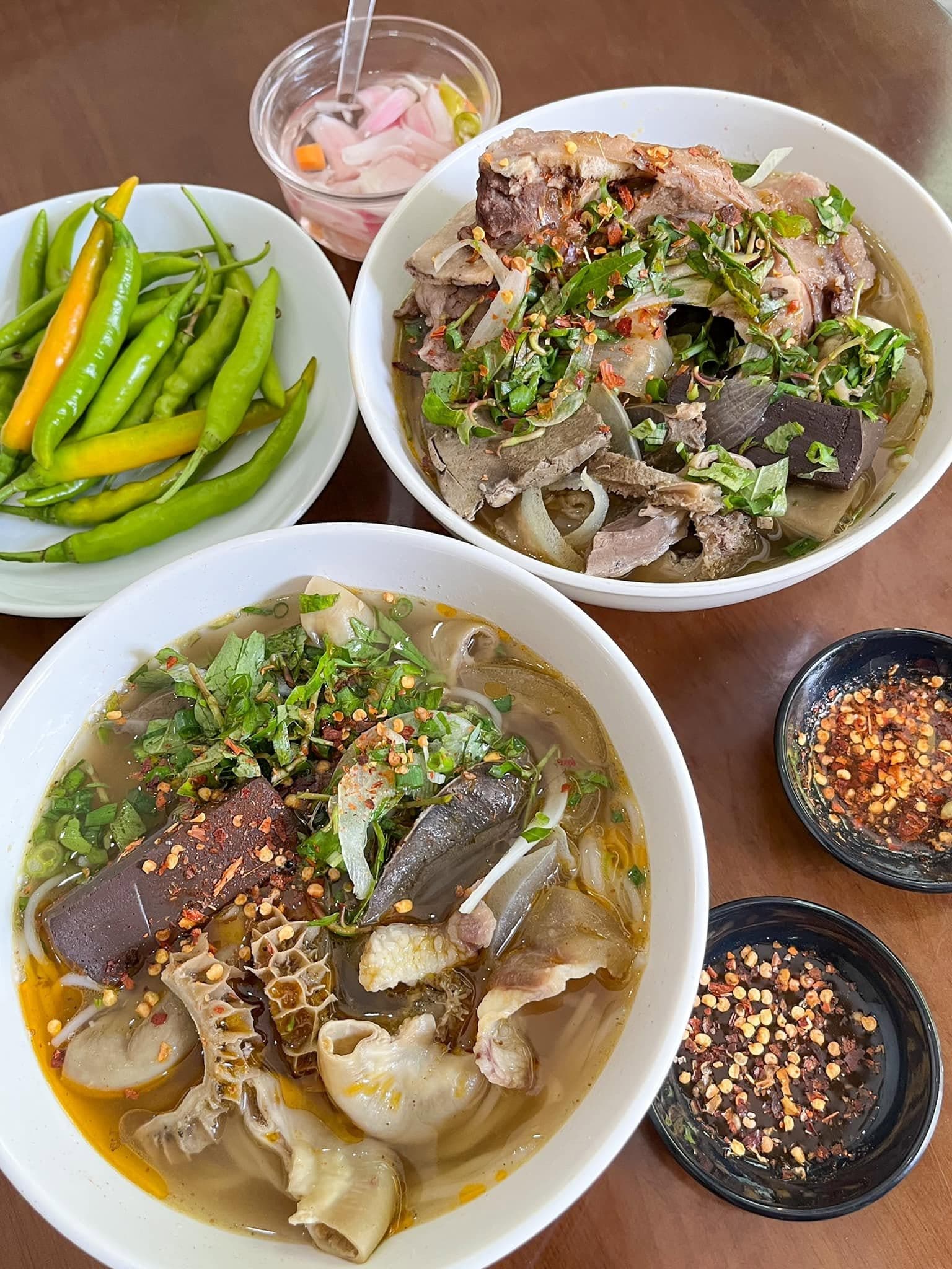 Tui Mới phát hiện Quán bún lòng bò núp hẻm khá hấp dẫn. (2 of 8)