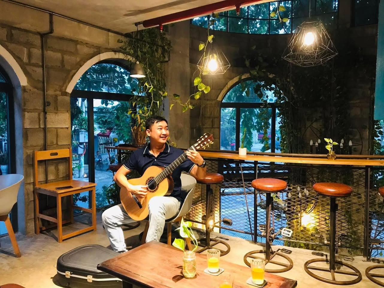 Những khoảnh khắc dễ thương từ buổi sound check của Danang Guitar Conc (3 of 7)