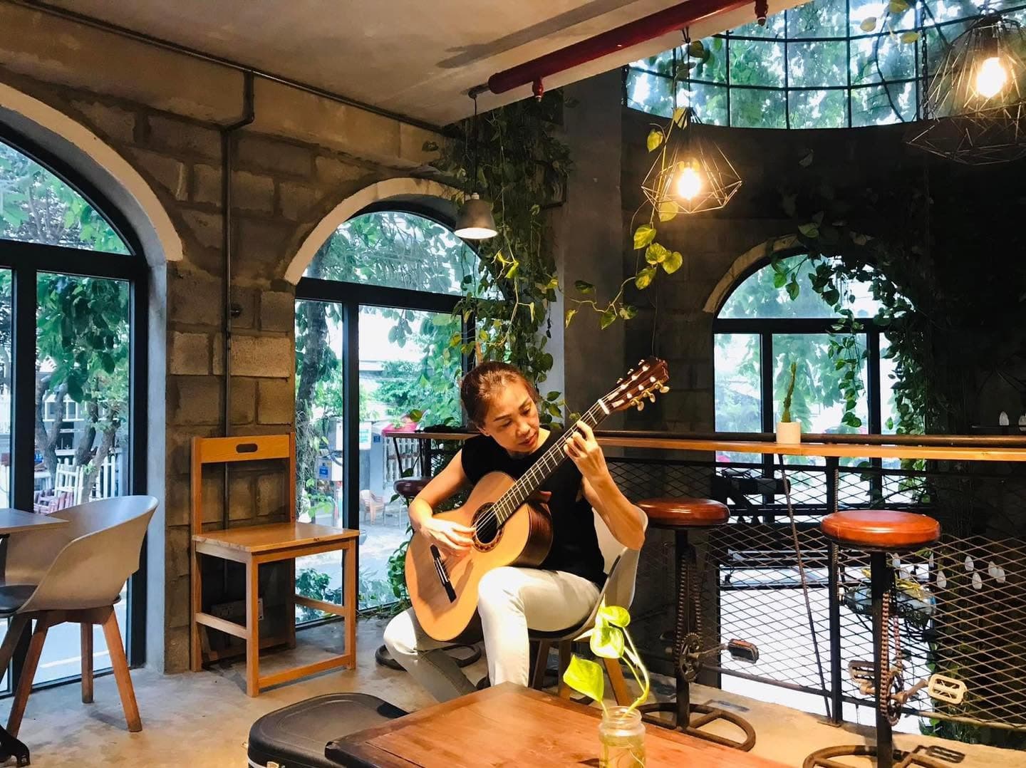 Những khoảnh khắc dễ thương từ buổi sound check của Danang Guitar Conc (6 of 7)