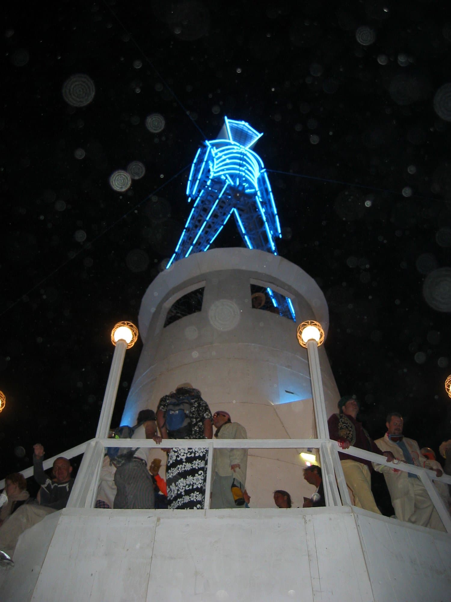 The lighthouse Man over the crowd · 1/3