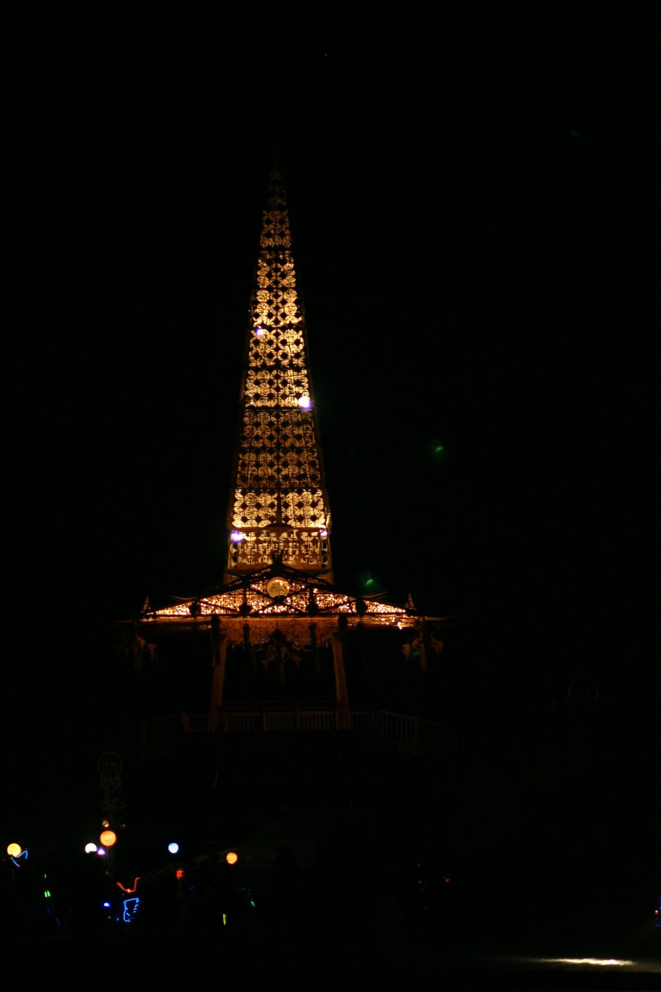 Temple of Stars, lit at night · 1/6