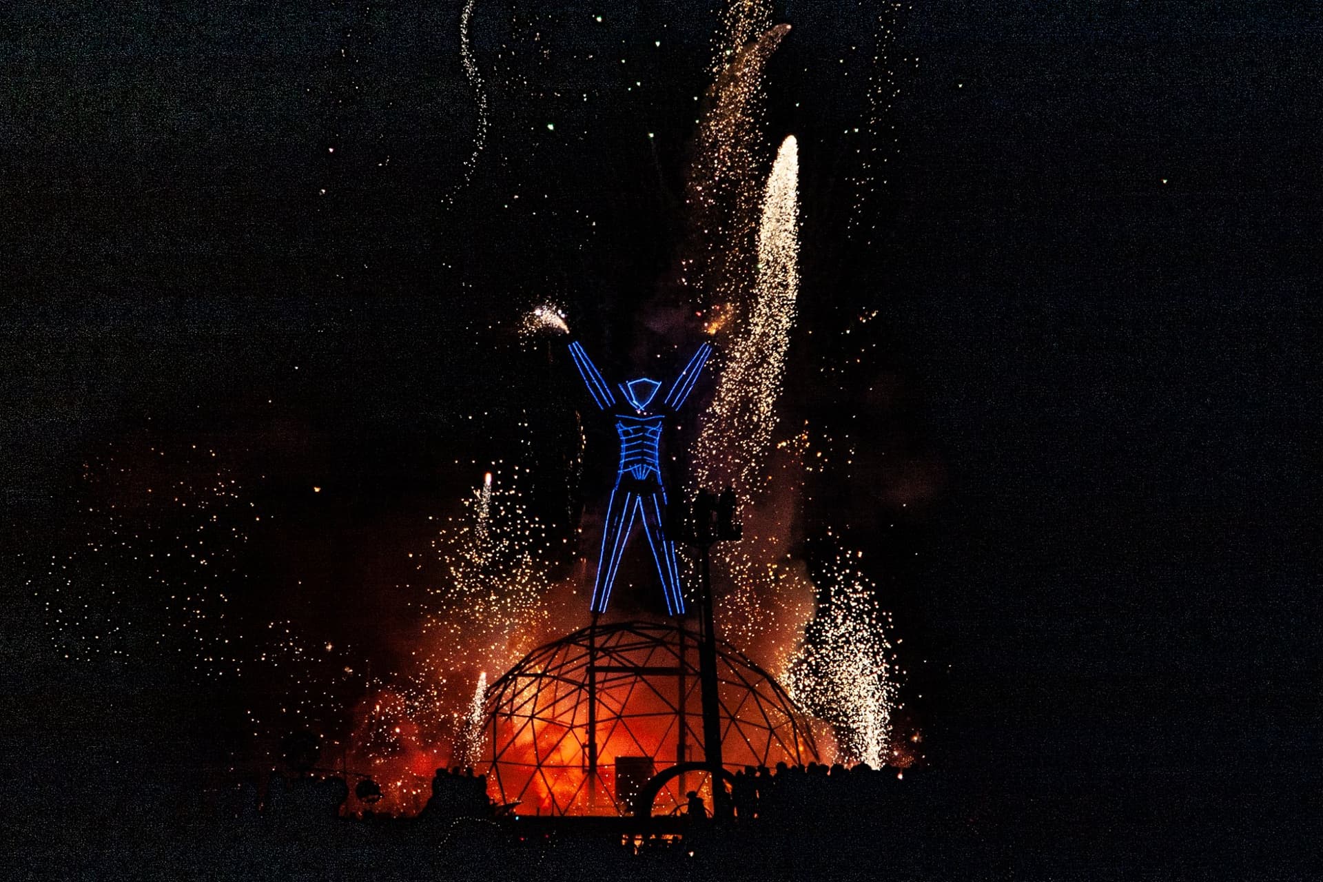 The Man burns with fireworks, 2004 · 4/12