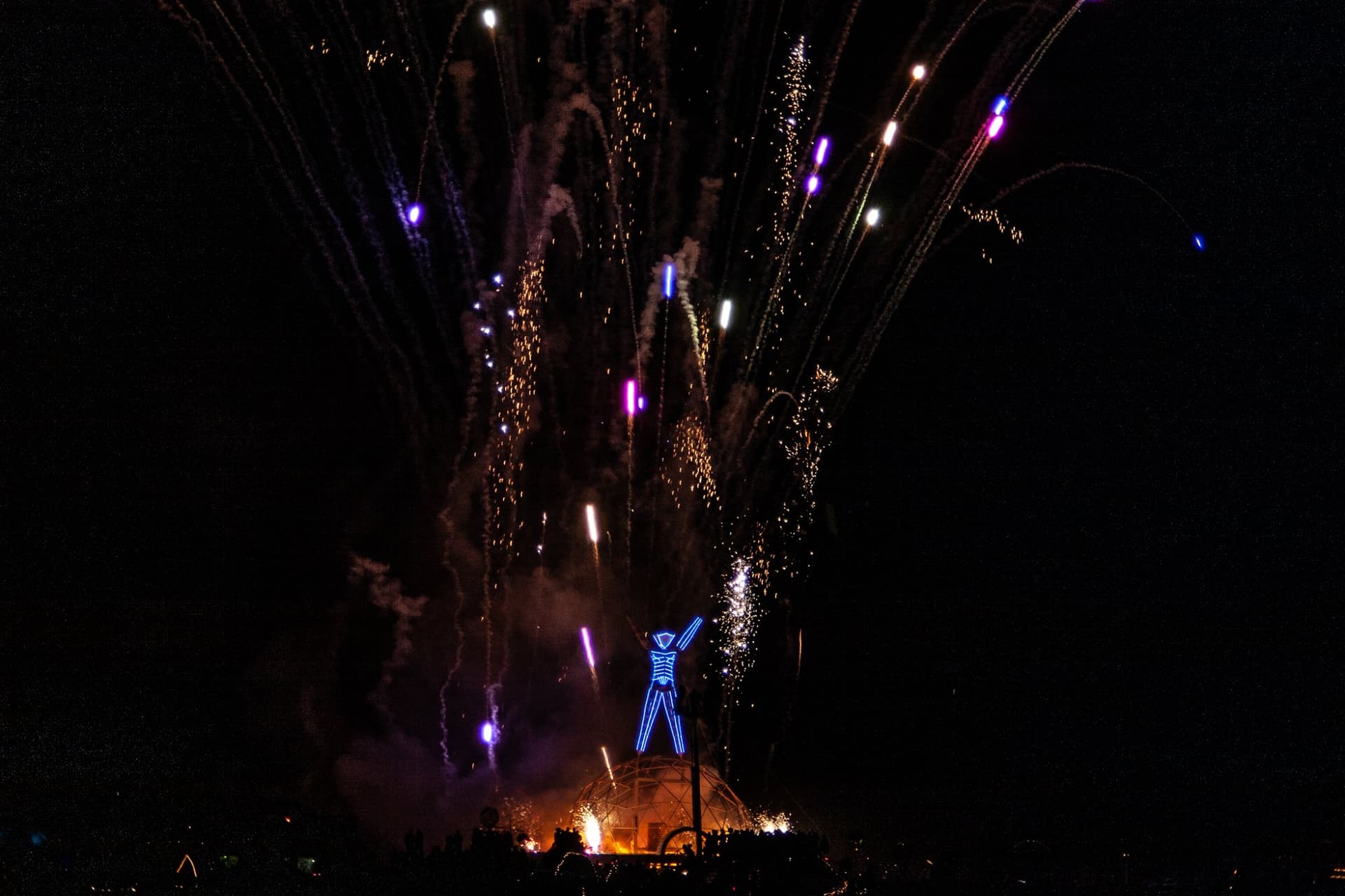 The Man burns with fireworks, 2004 · 8/12