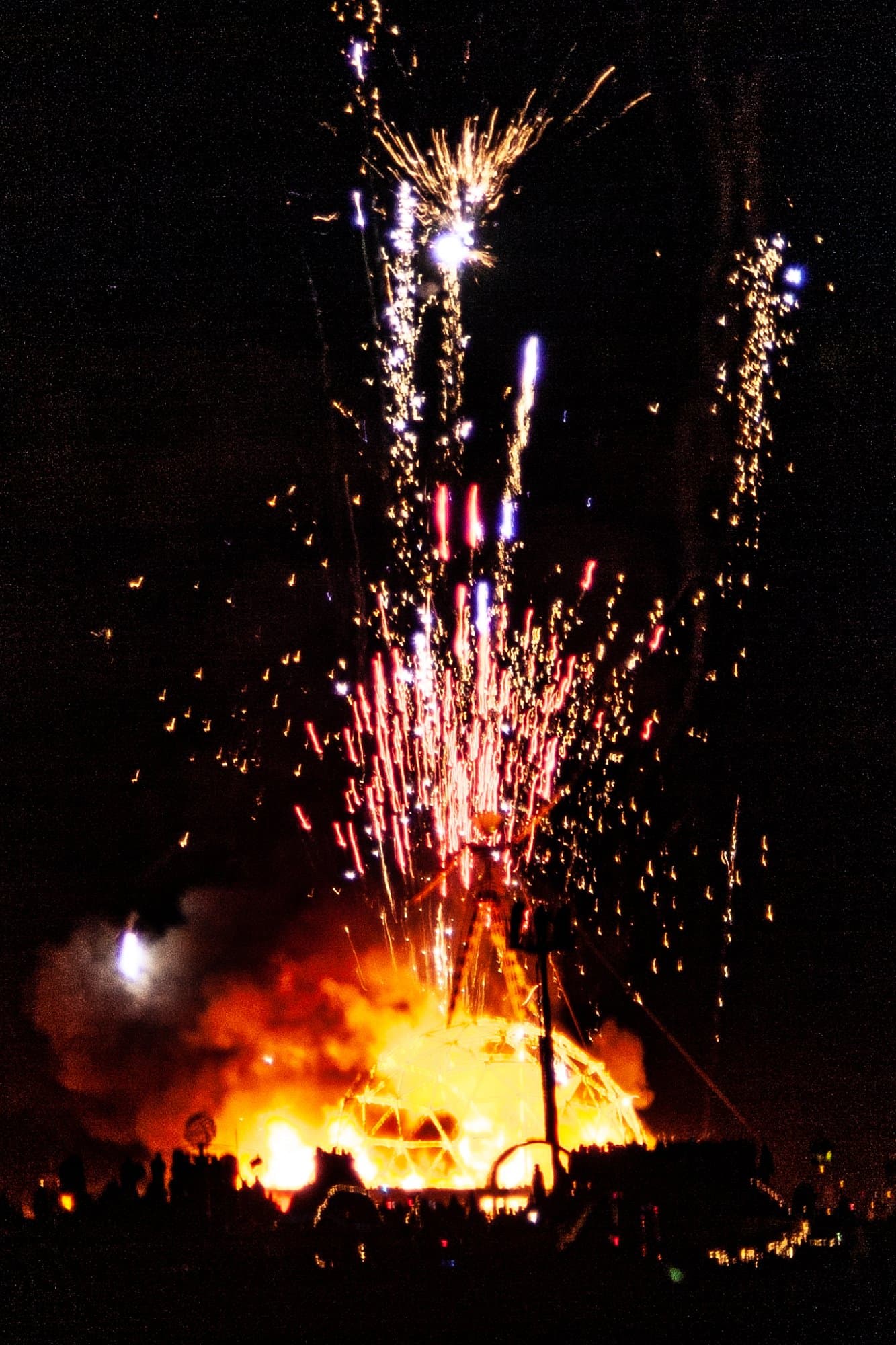 The Man burns with fireworks, 2004 · 12/12