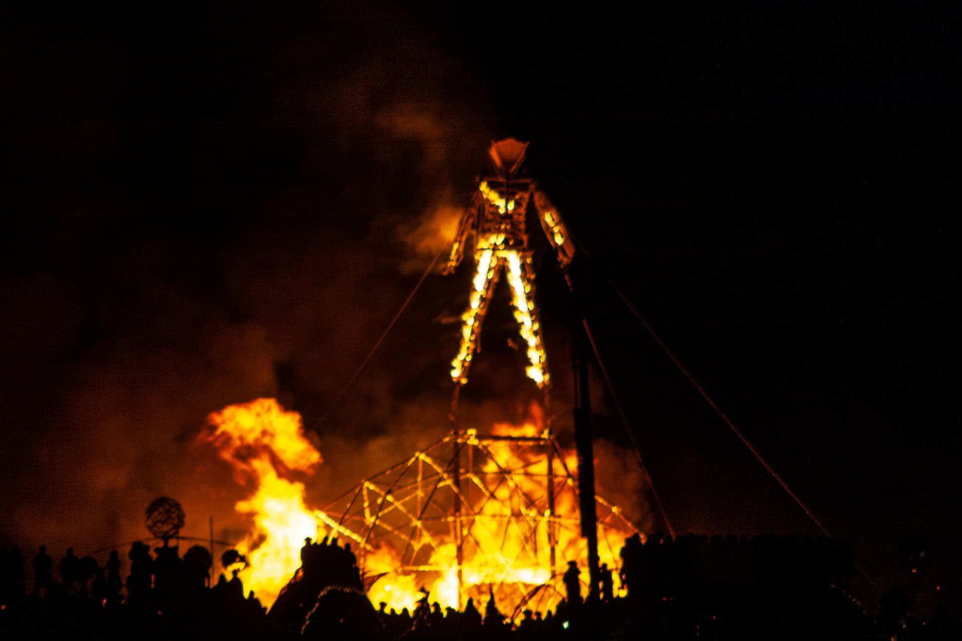 The Observatory burns, 2004 · 4/12