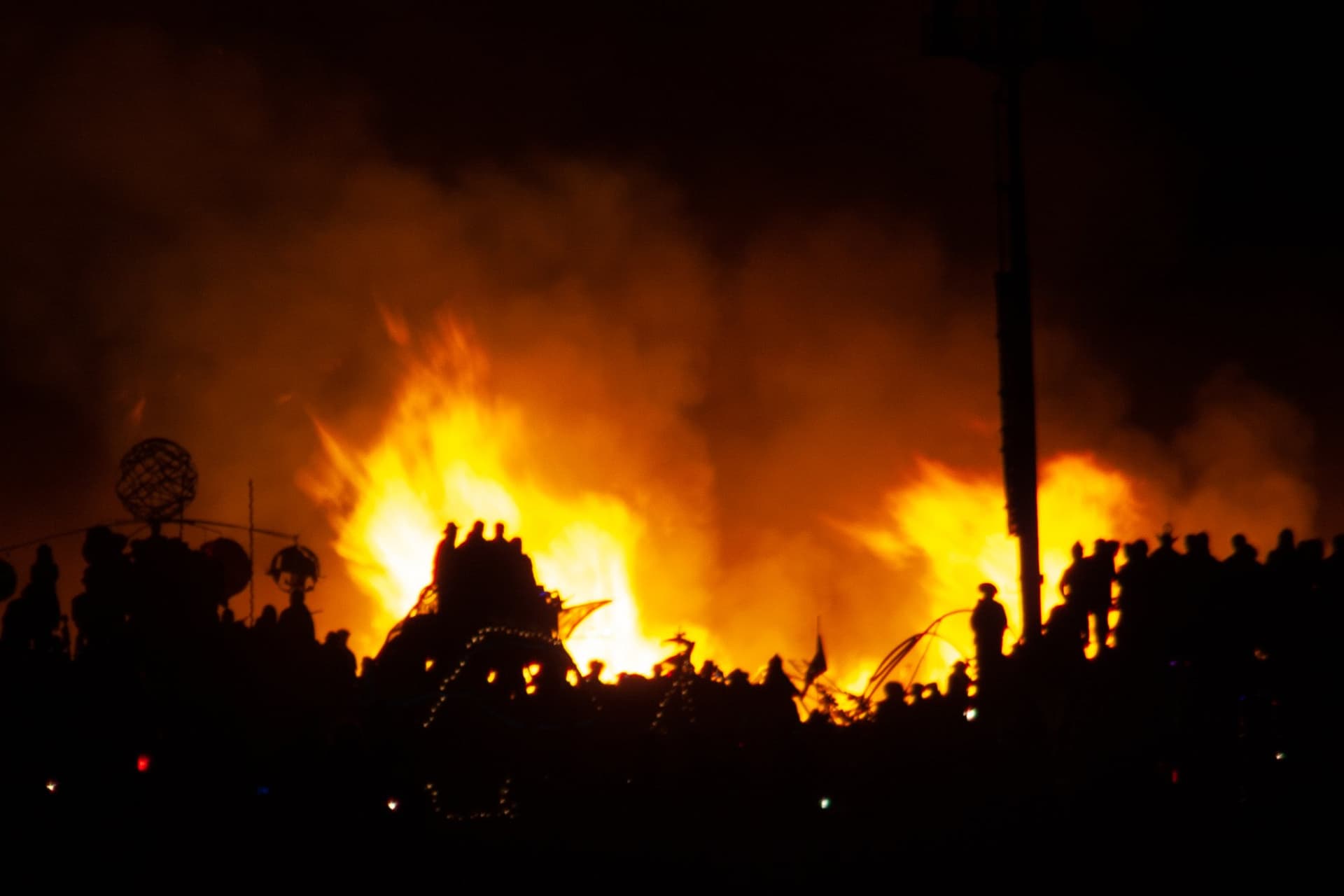 The Observatory burns, 2004 · 8/12