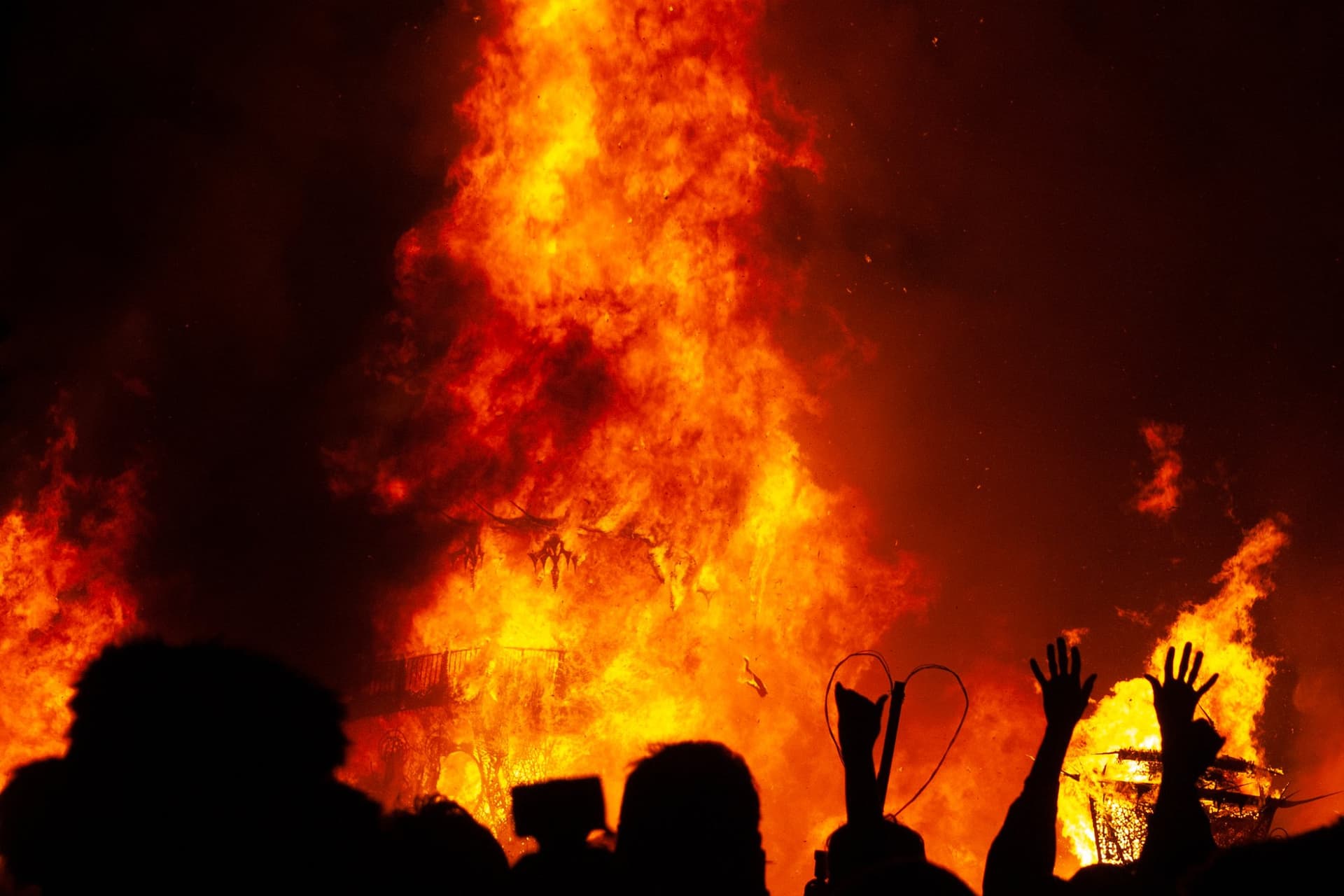 The Temple of Stars burns, 2004 · 5/9