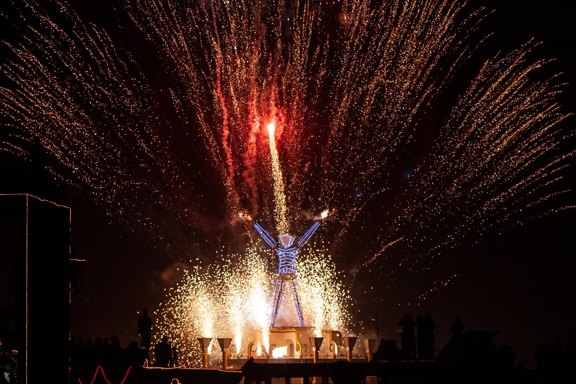 The Man burns with fireworks, 2006 · 16/33
