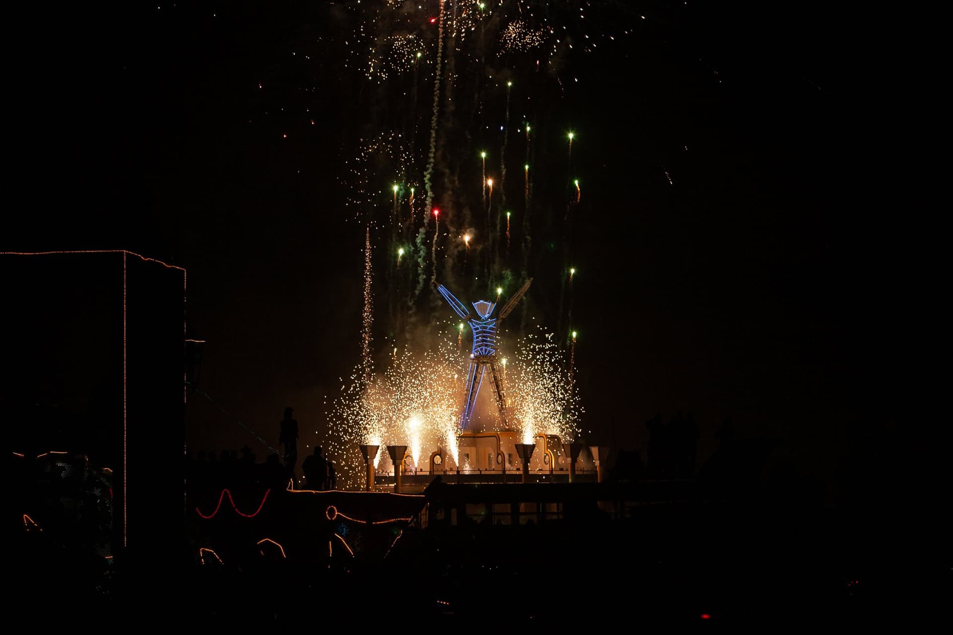 The Man burns with fireworks, 2006 · 27/33