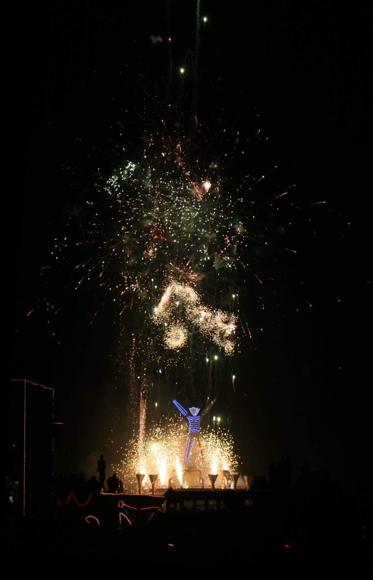 The Man burns with fireworks, 2006 · 30/33