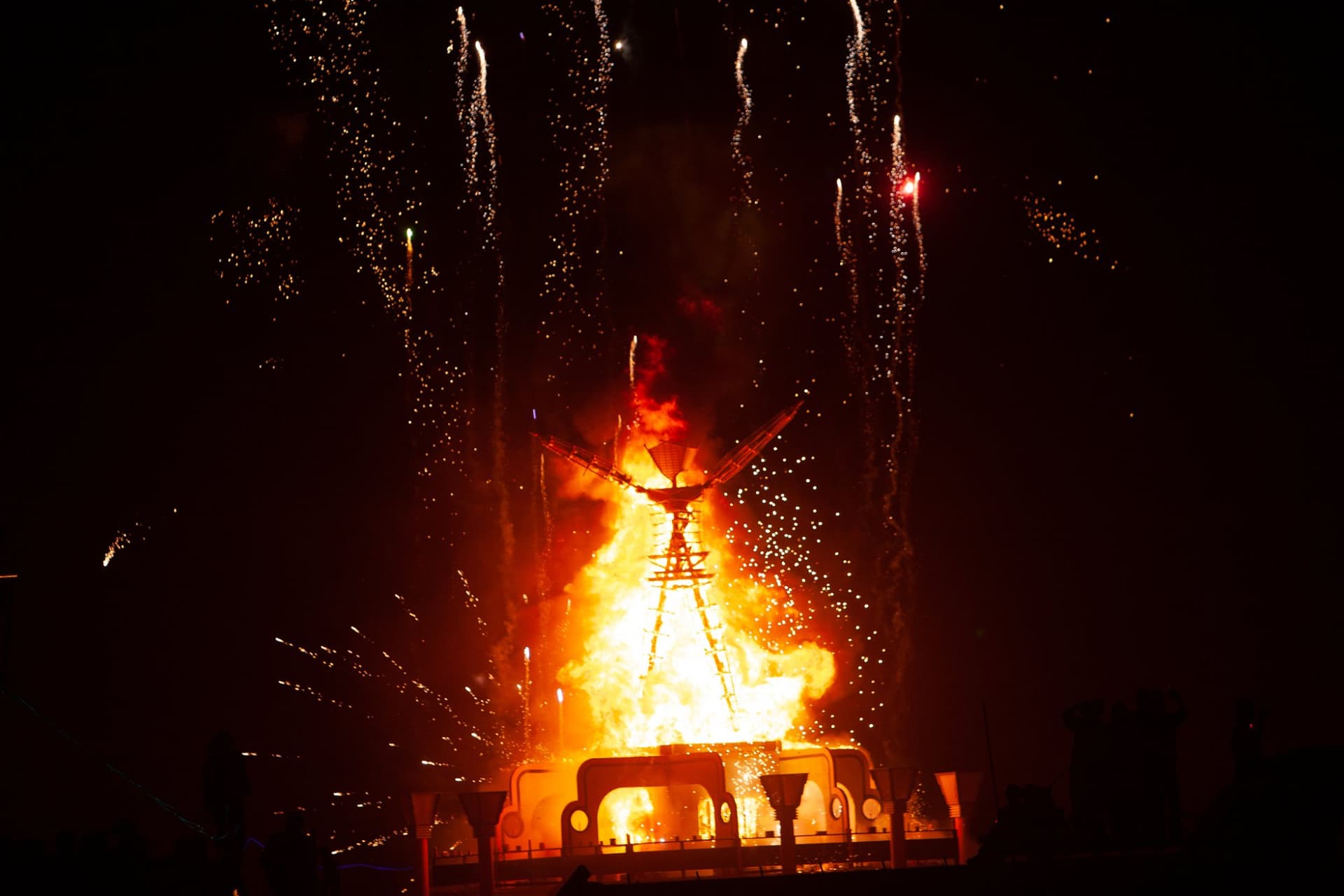 The Pavilion burns, 2006 · 1/80