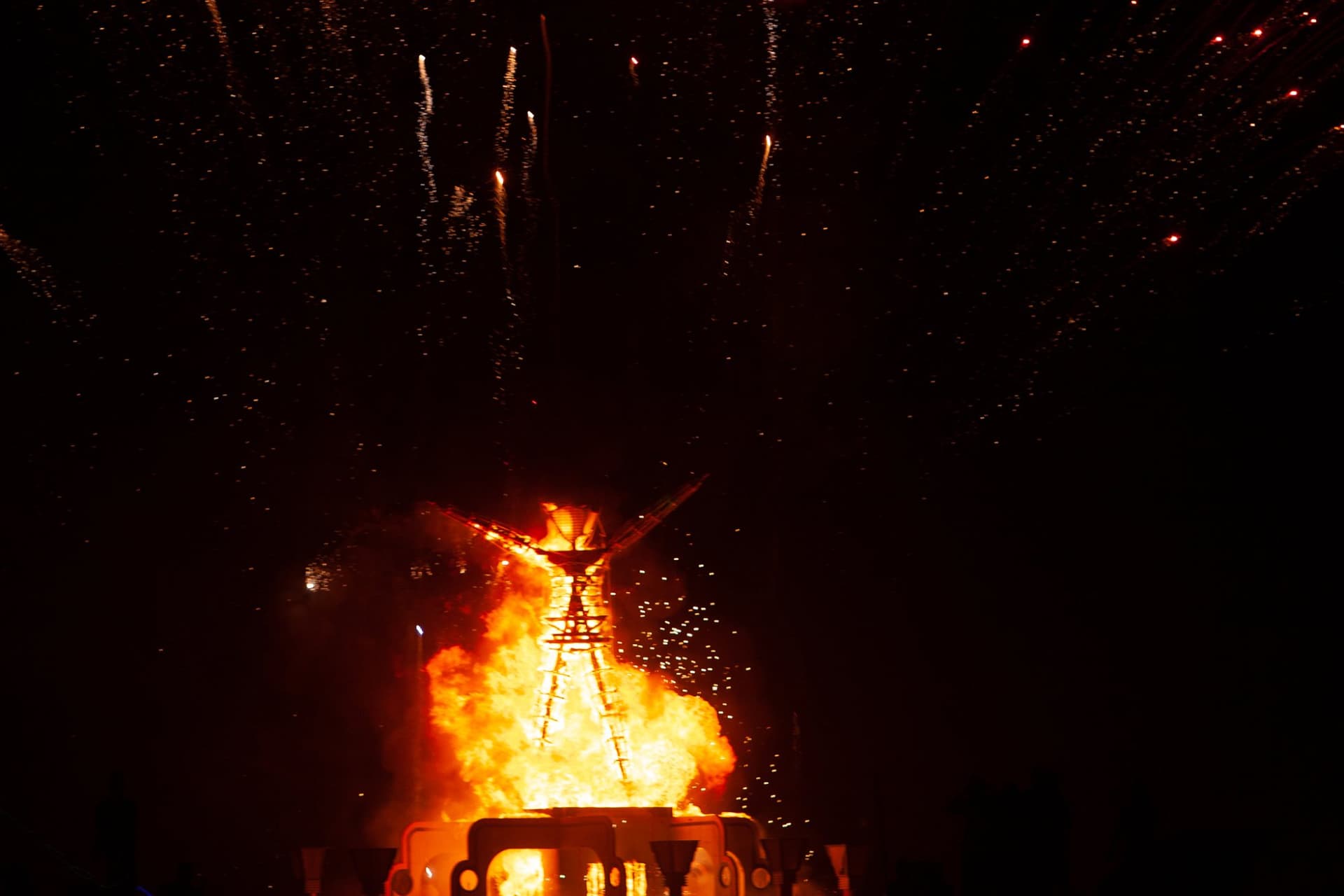The Pavilion burns, 2006 · 3/80