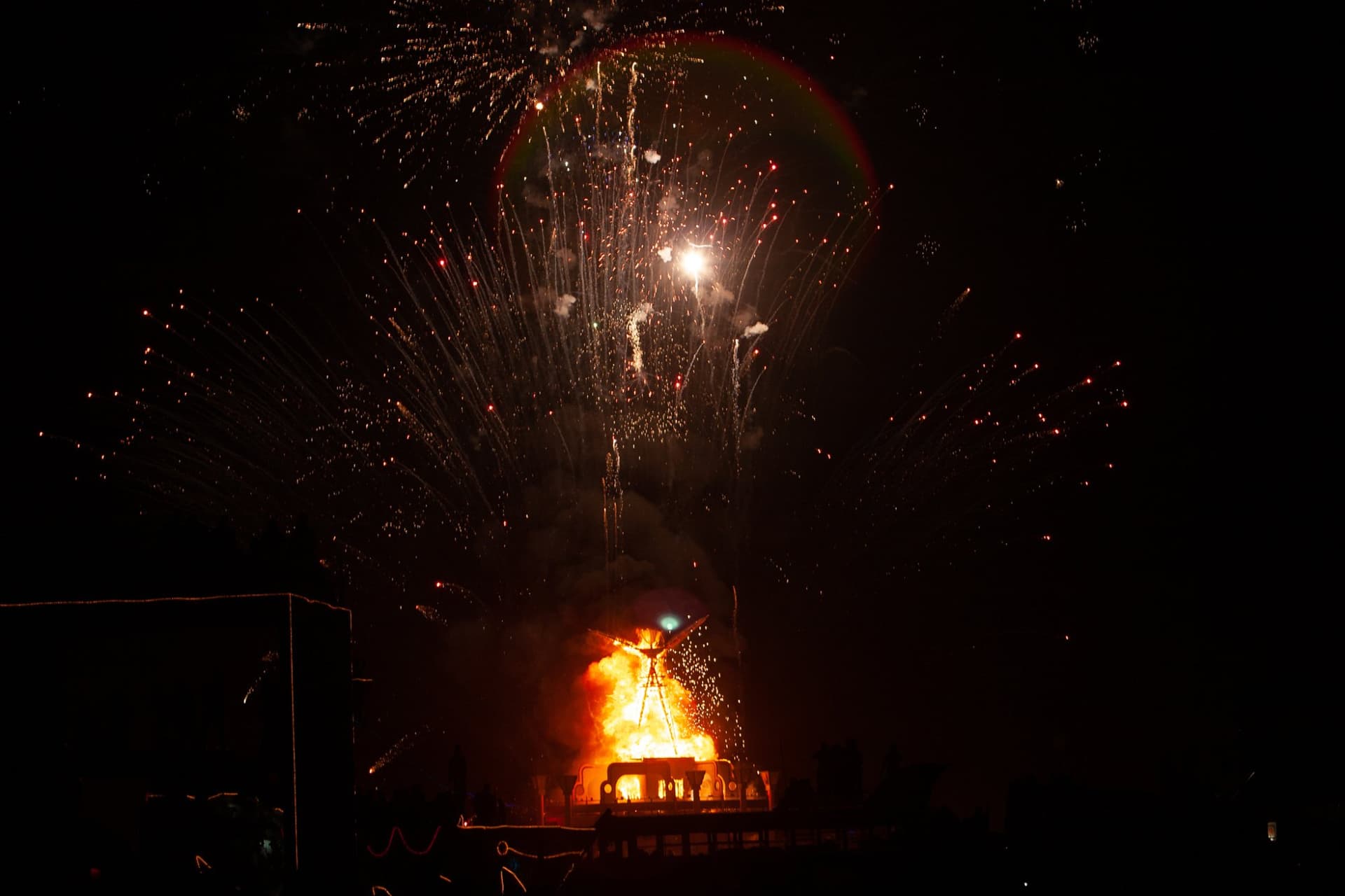 The Pavilion burns, 2006 · 5/80