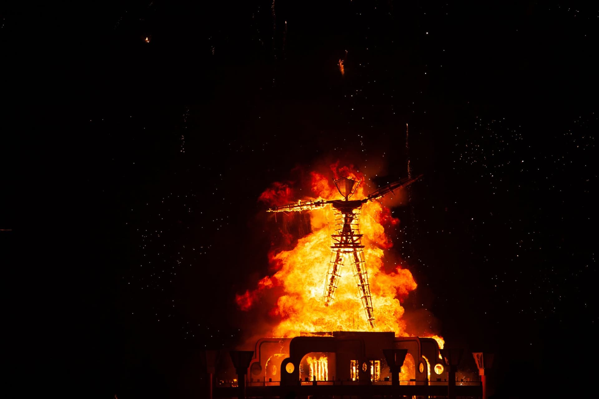 The Pavilion burns, 2006 · 20/80