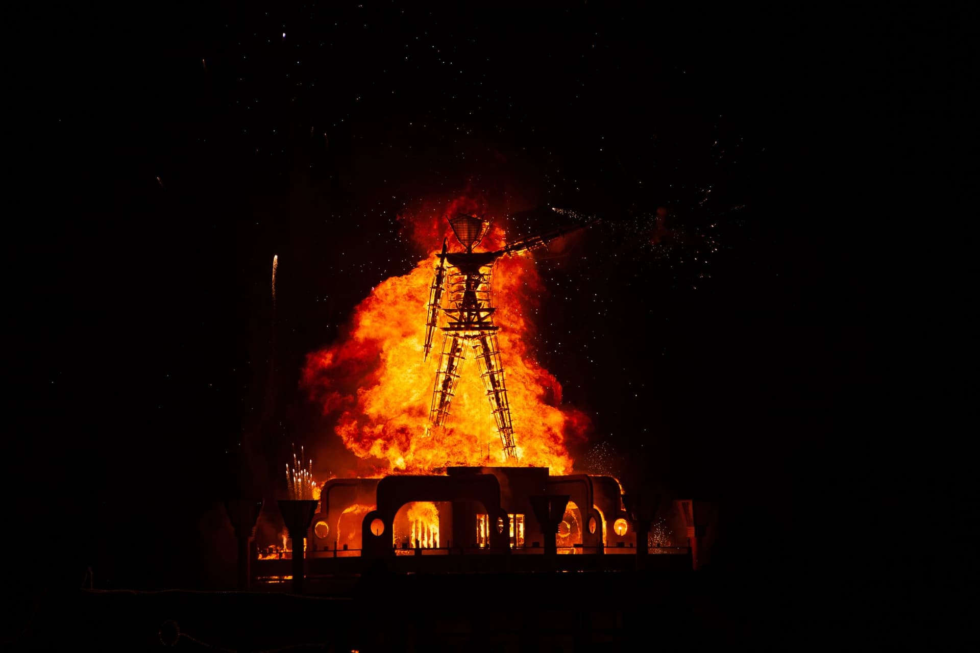 The Pavilion burns, 2006 · 26/80