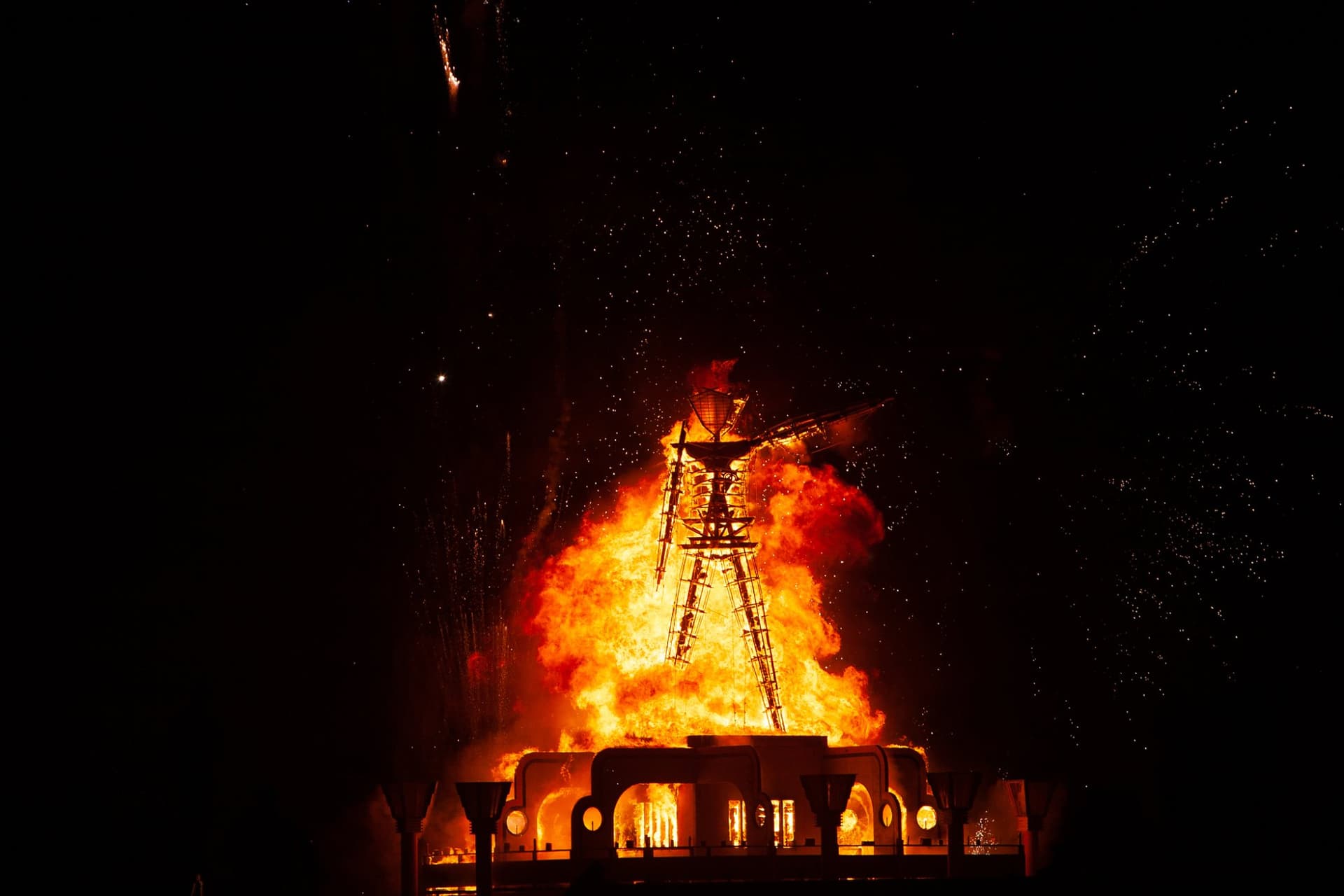 The Pavilion burns, 2006 · 27/80