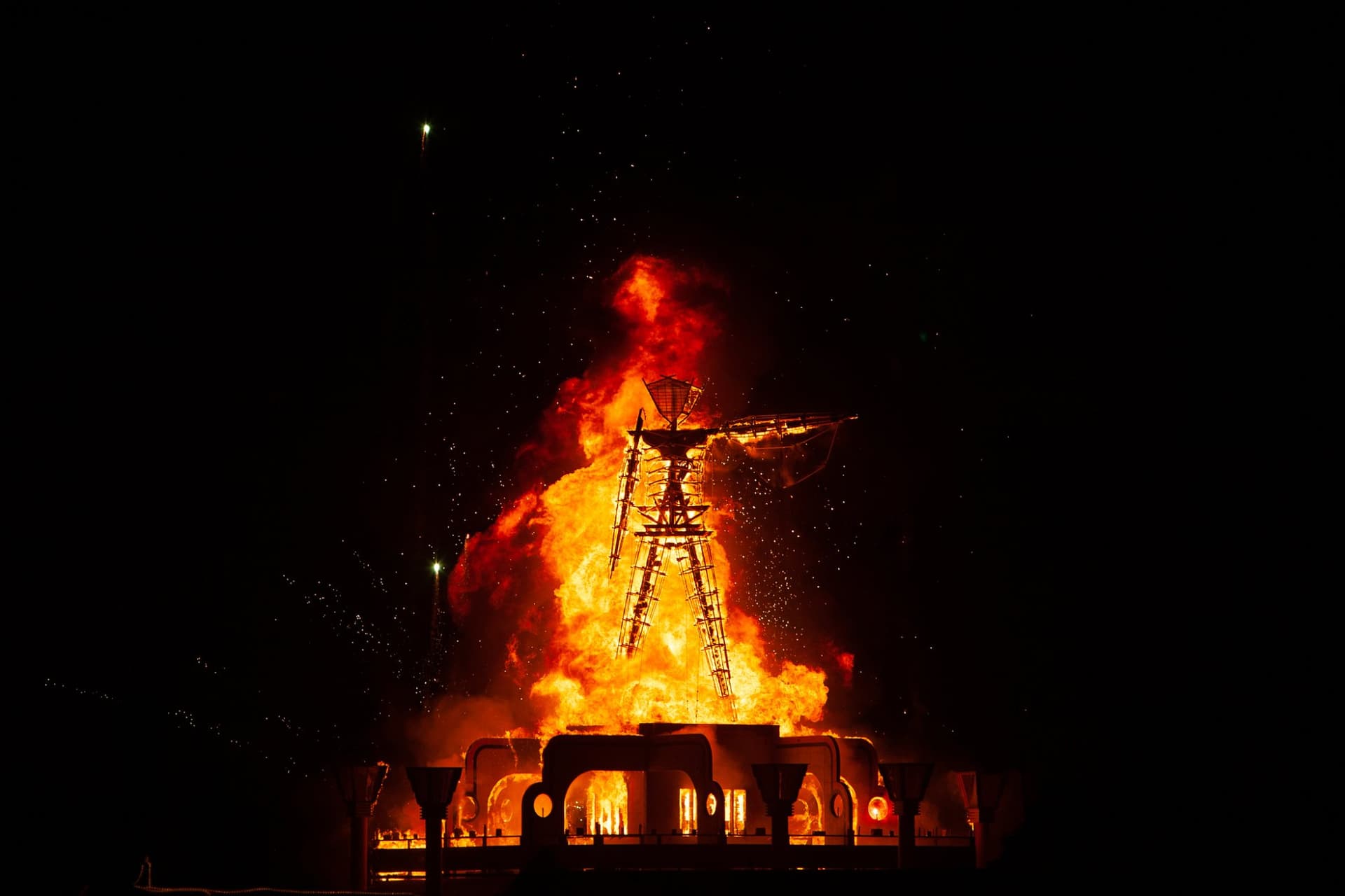 The Pavilion burns, 2006 · 36/80