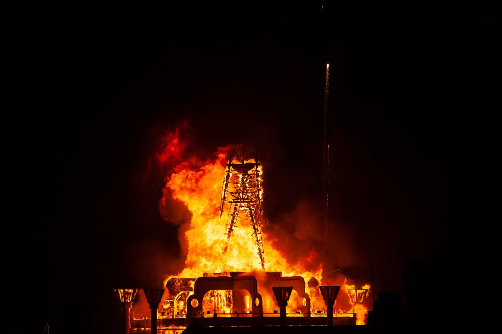 The Pavilion burns, 2006 · 56/80