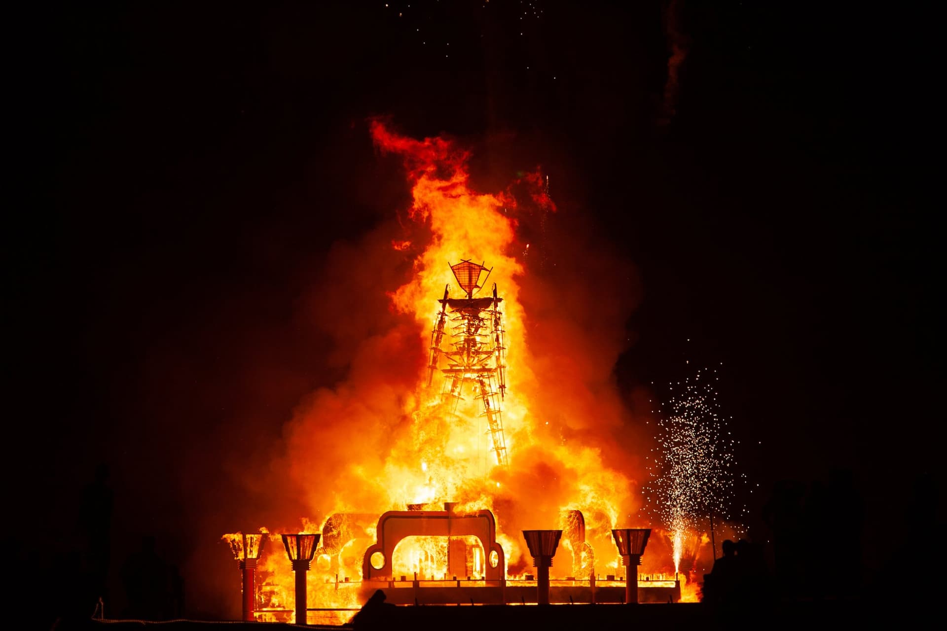 The Pavilion burns, 2006 · 64/80