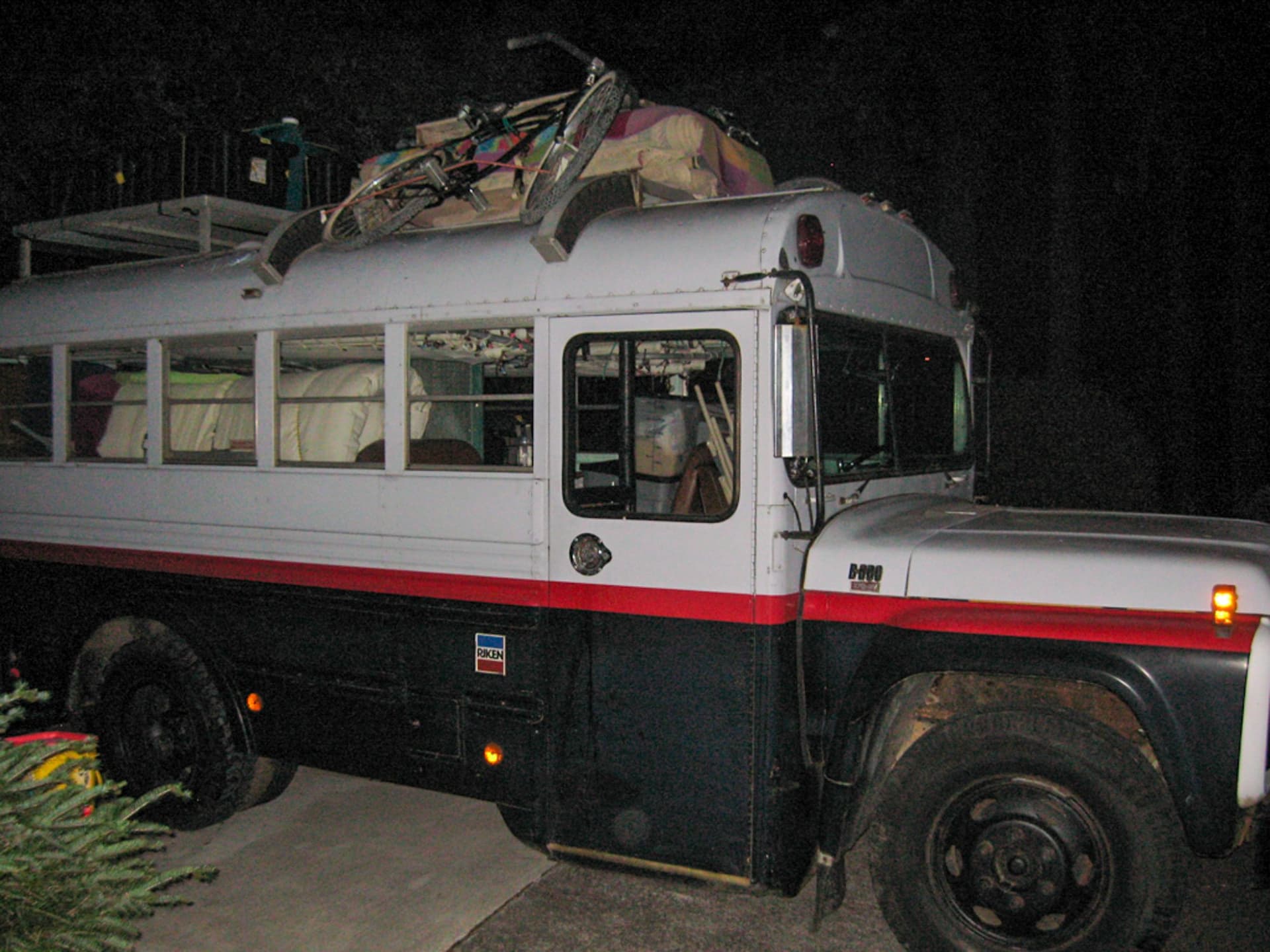 The converted school bus · 1/2