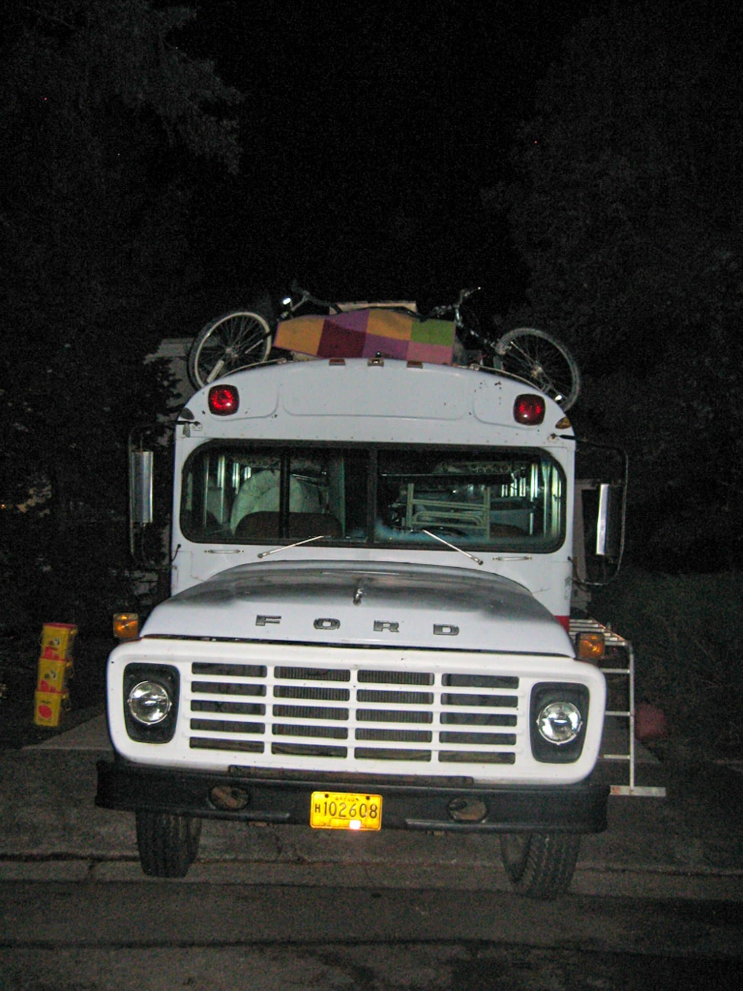 The converted school bus · 2/2