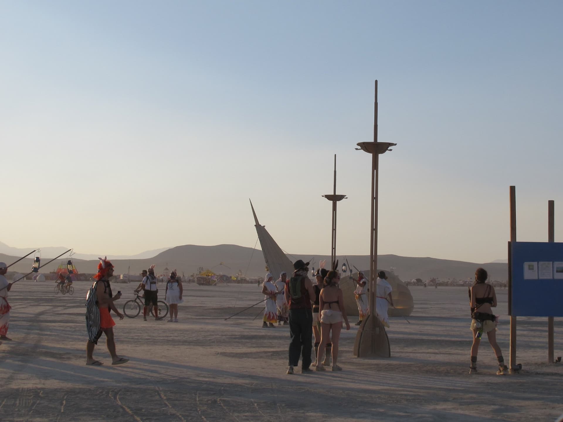 The pole procession · 1/6