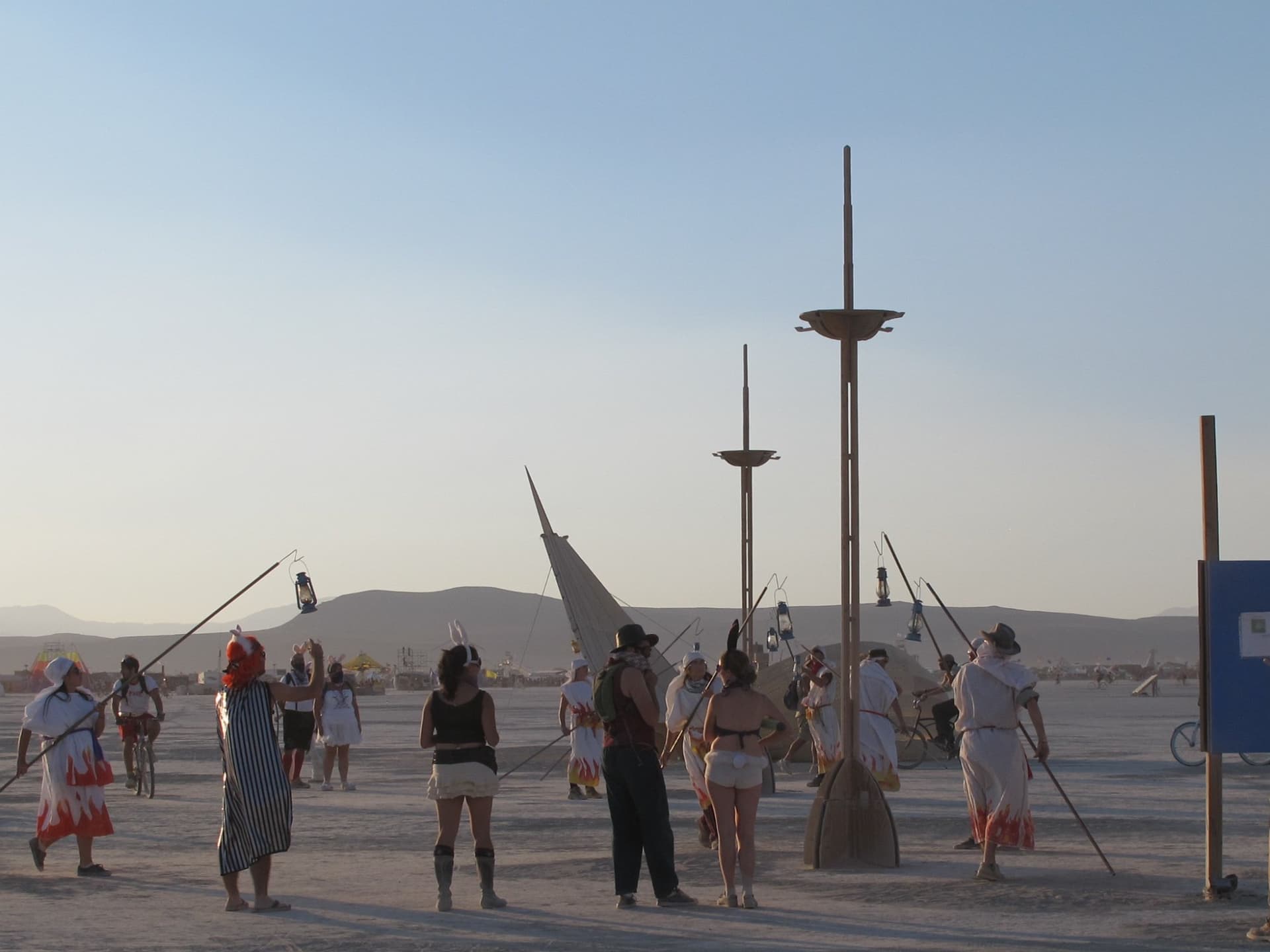 The pole procession · 2/6