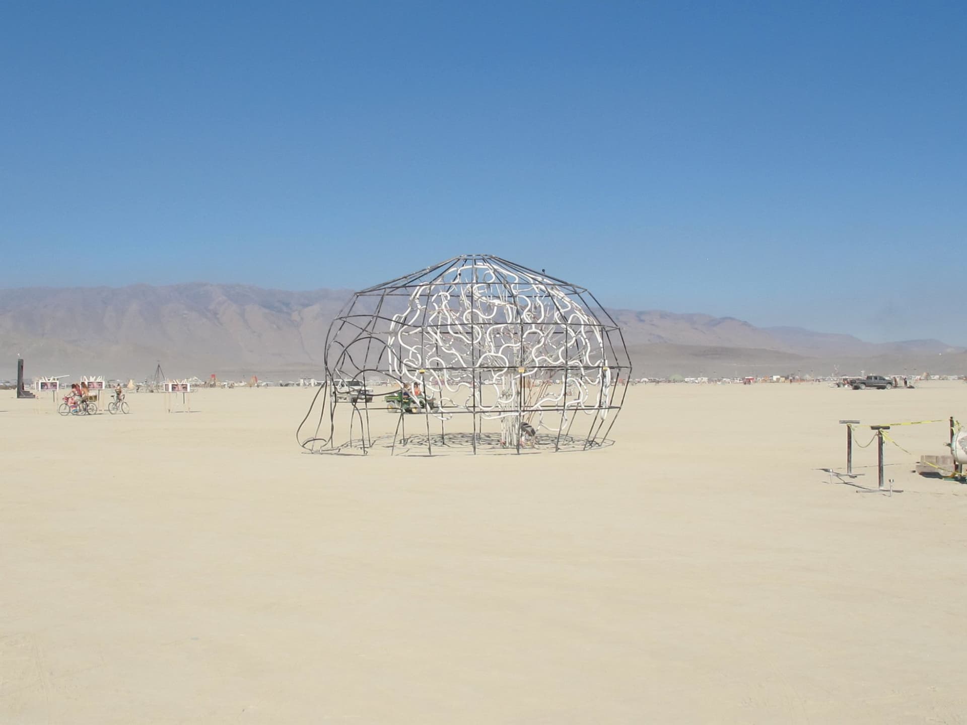 Playa sculptures on the flat · 2/2
