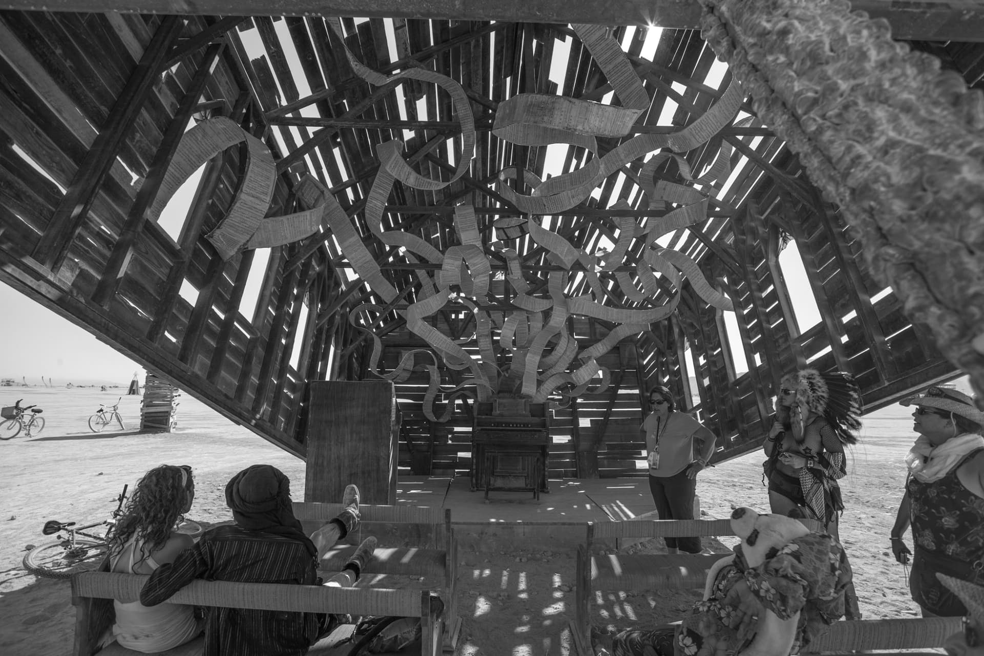 The daytime art walk, 2013 · 16/20