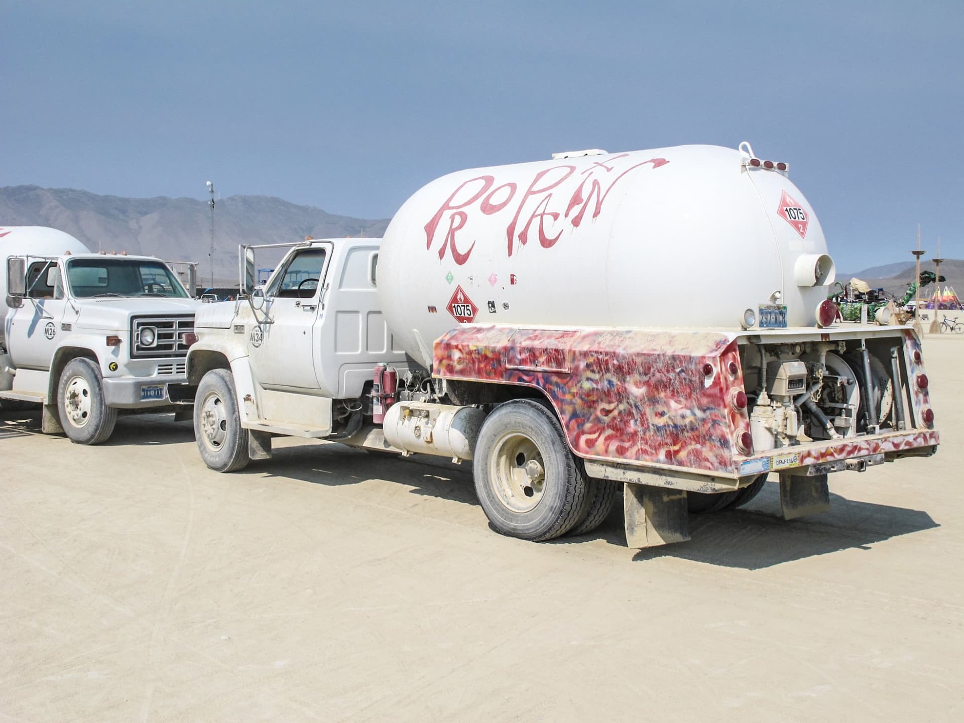 The water tankers and checkpoint · 2/3