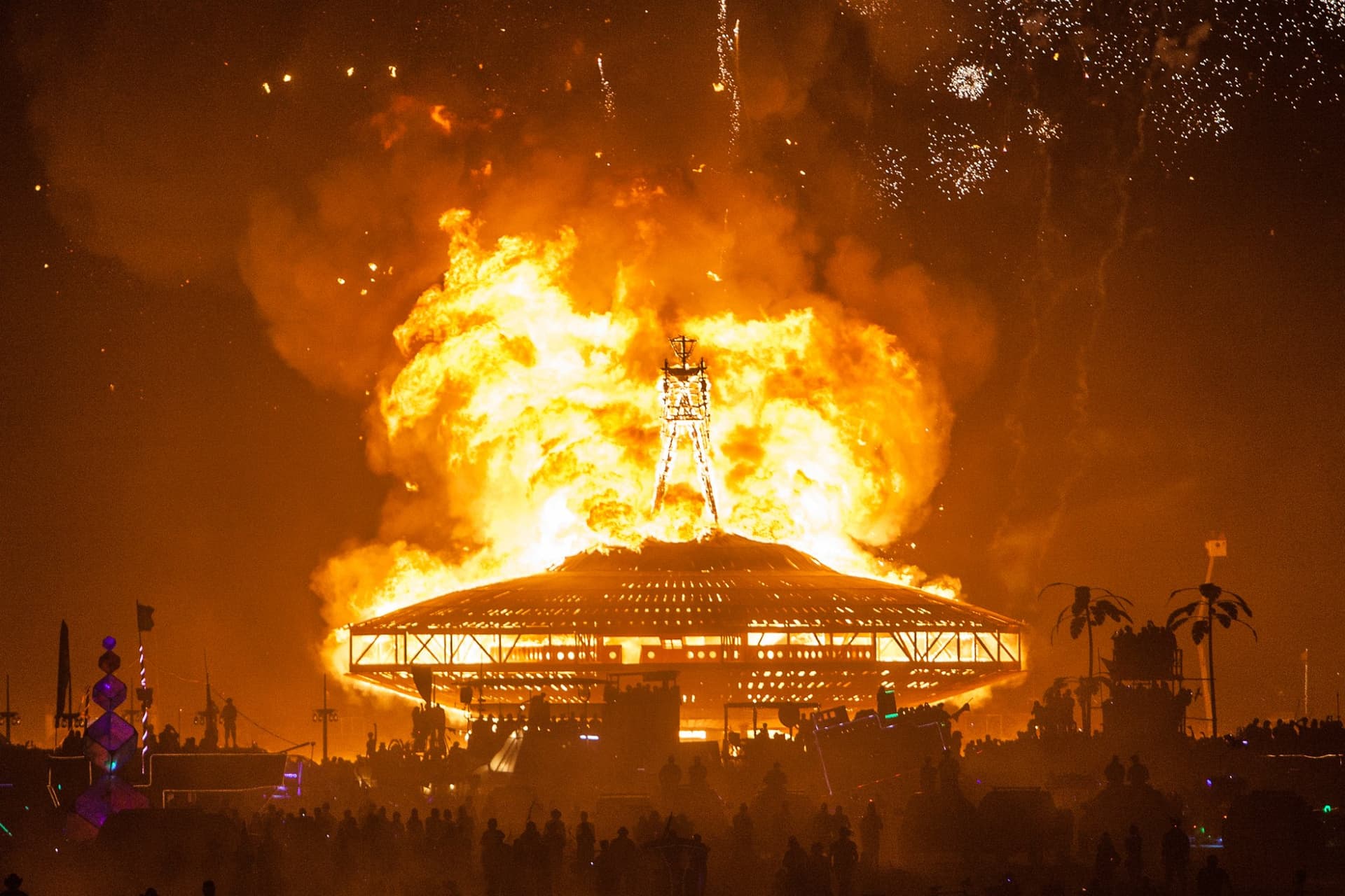 The saucer ablaze · 3/7