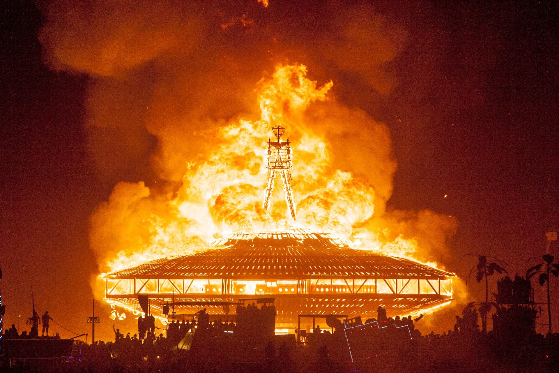 The saucer ablaze · 5/7