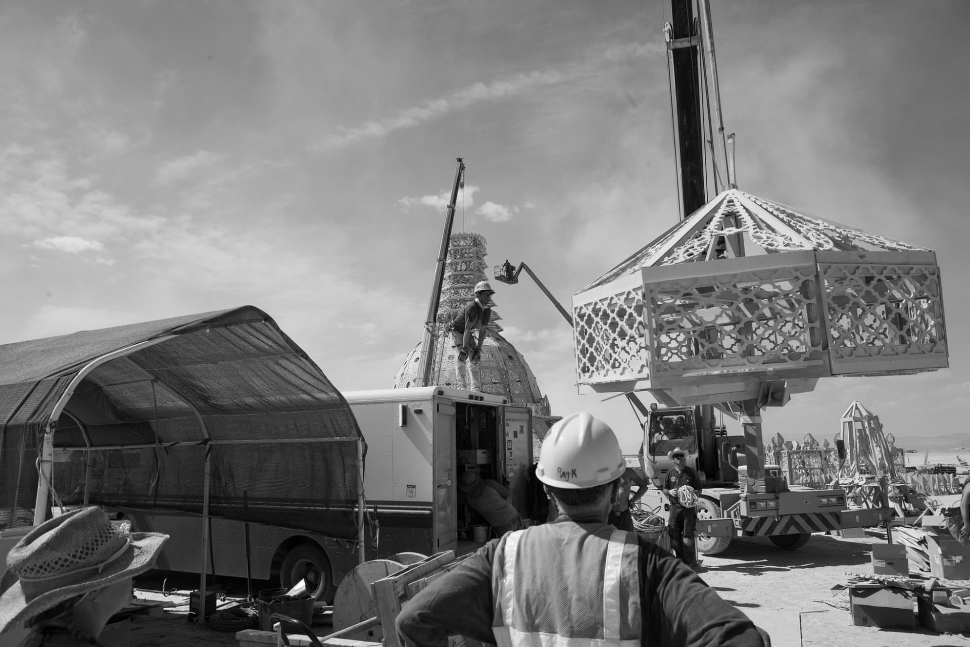 Building the Man on the tower · 4/9