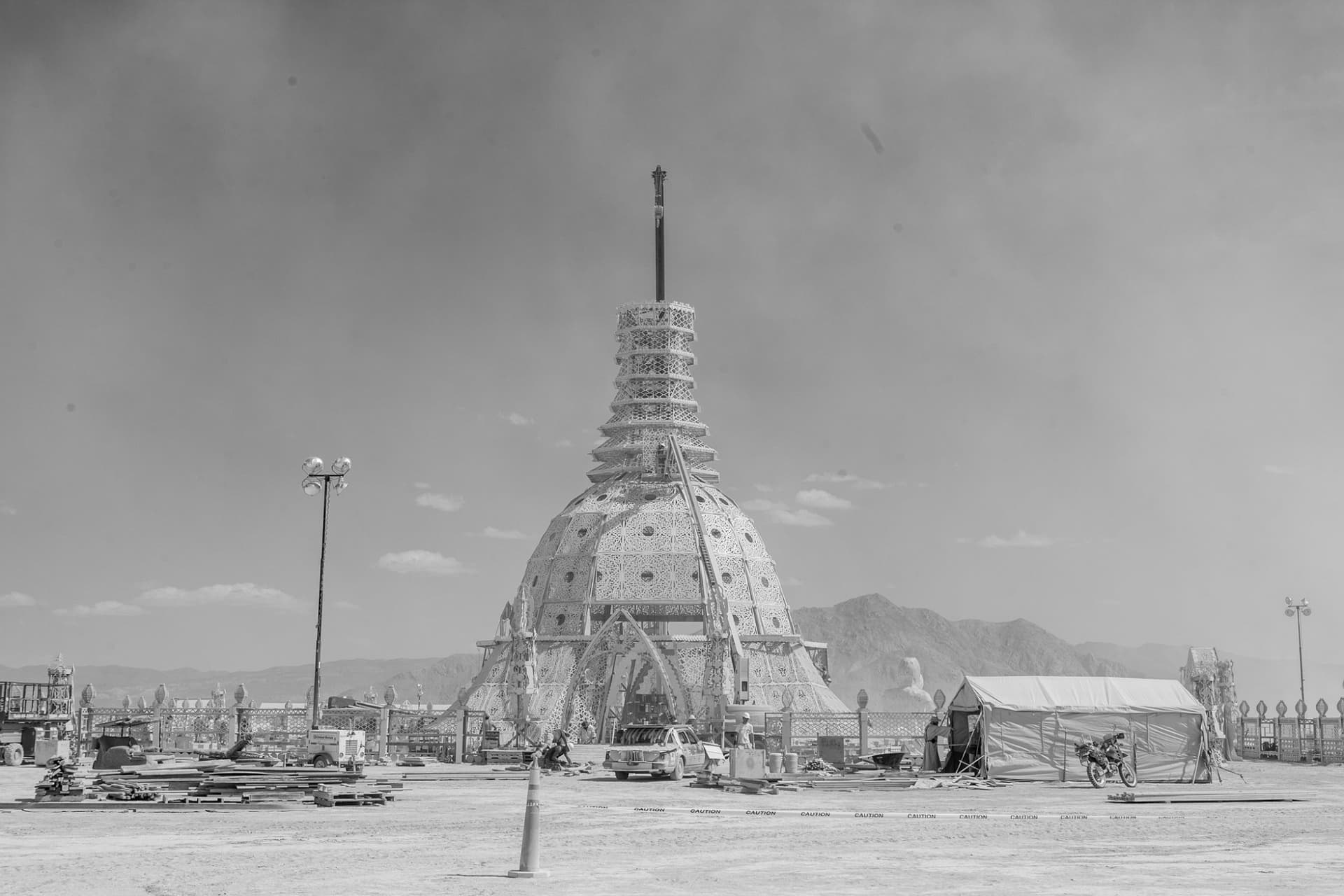Building the Man on the tower · 8/9