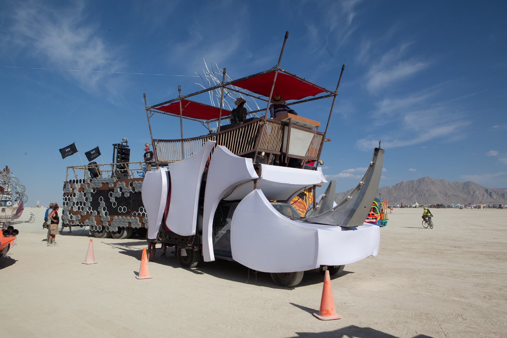 The art-car fleet, day · 1/20